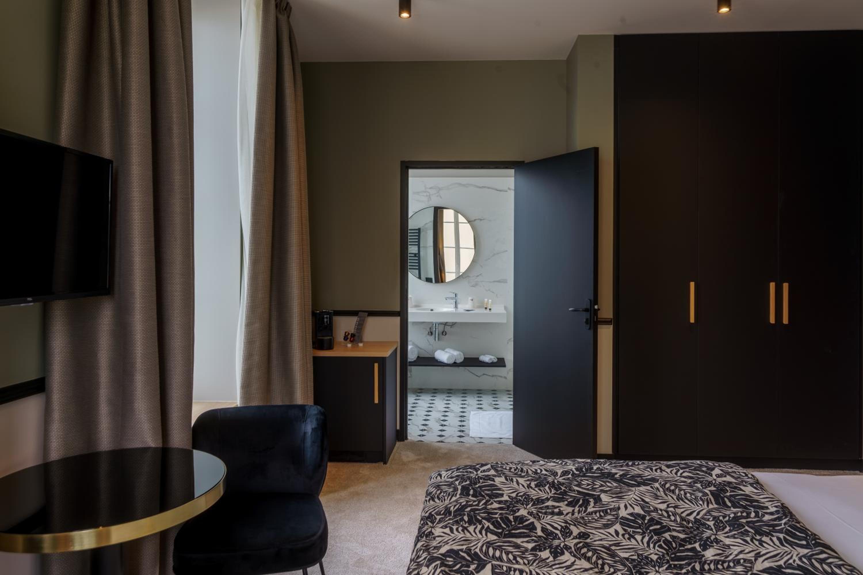 Superior Suite with Sea View - Photo 2