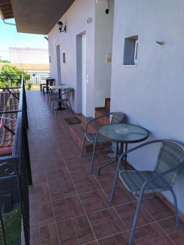 Apartment with Balcony - Photo 3