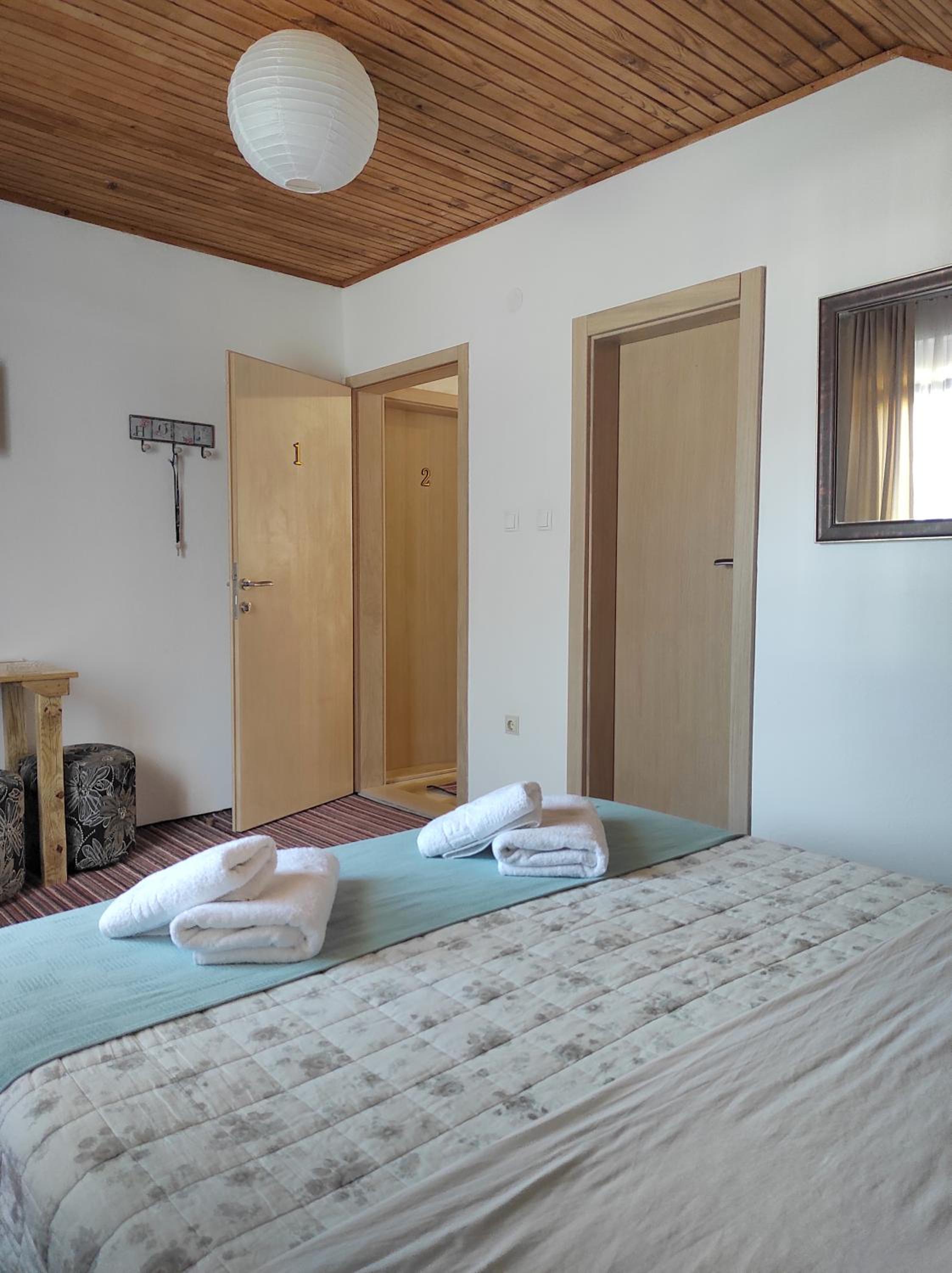 Standard Double Room - Photo 5