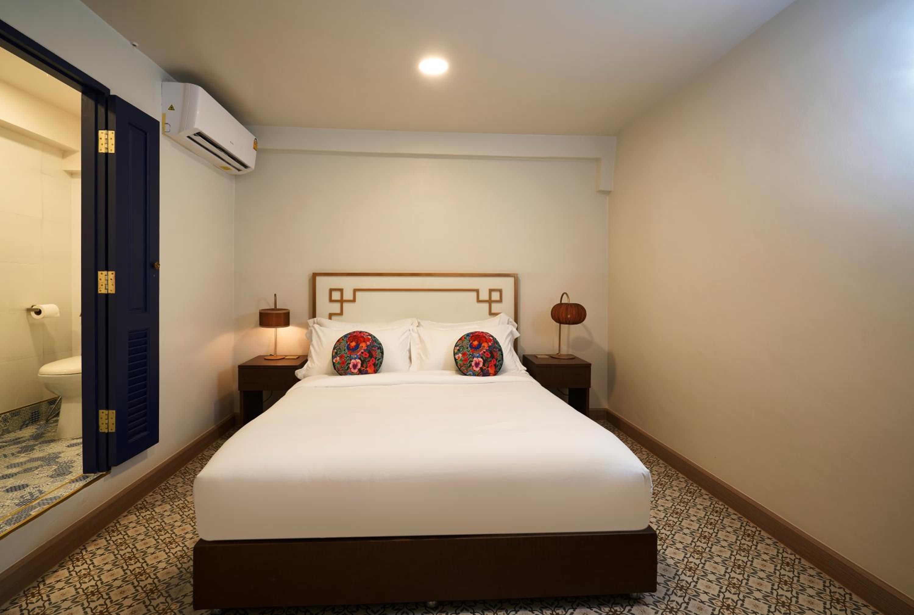 Standard Queen Room