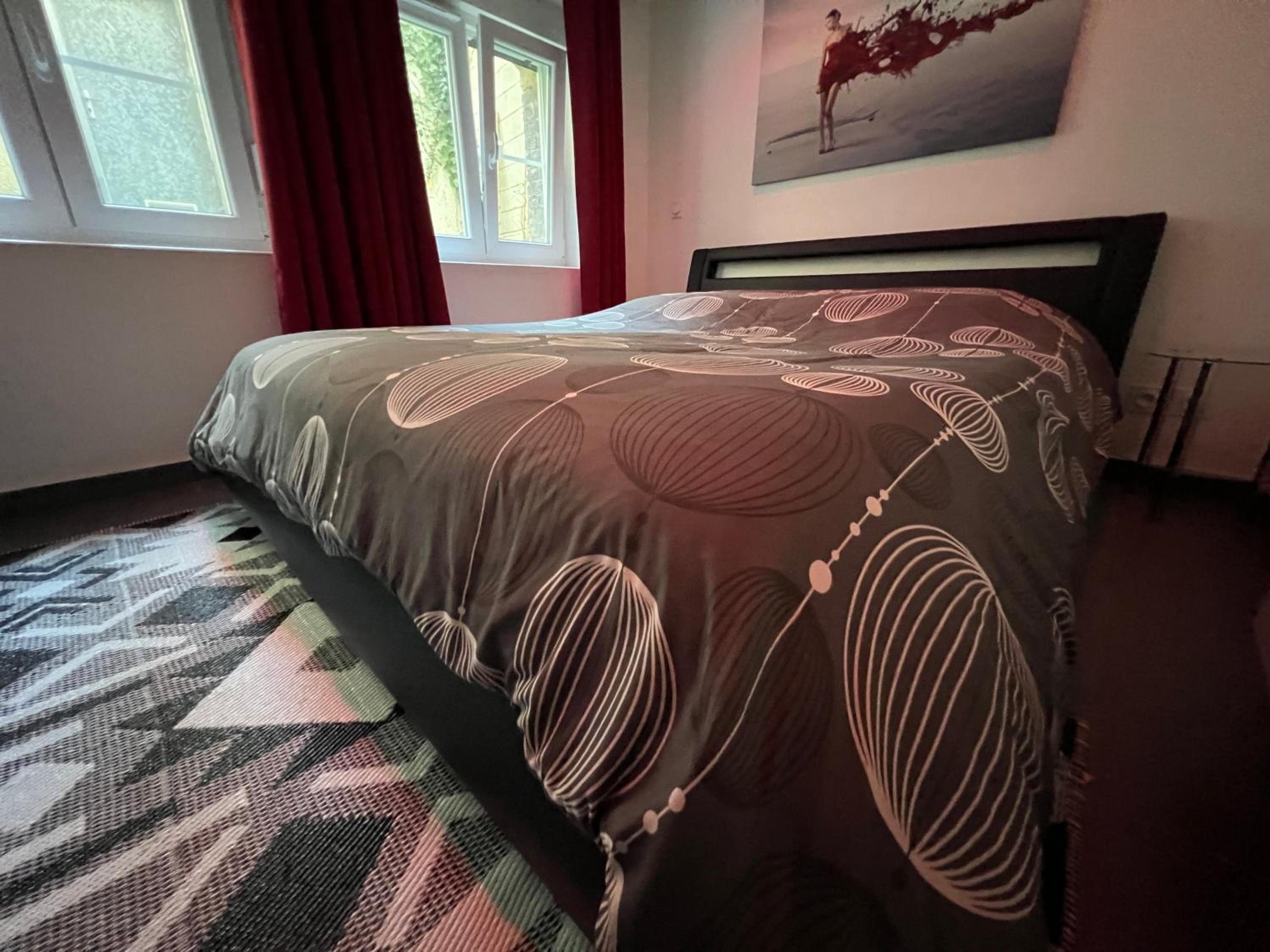 One-Bedroom Apartment - Photo 17