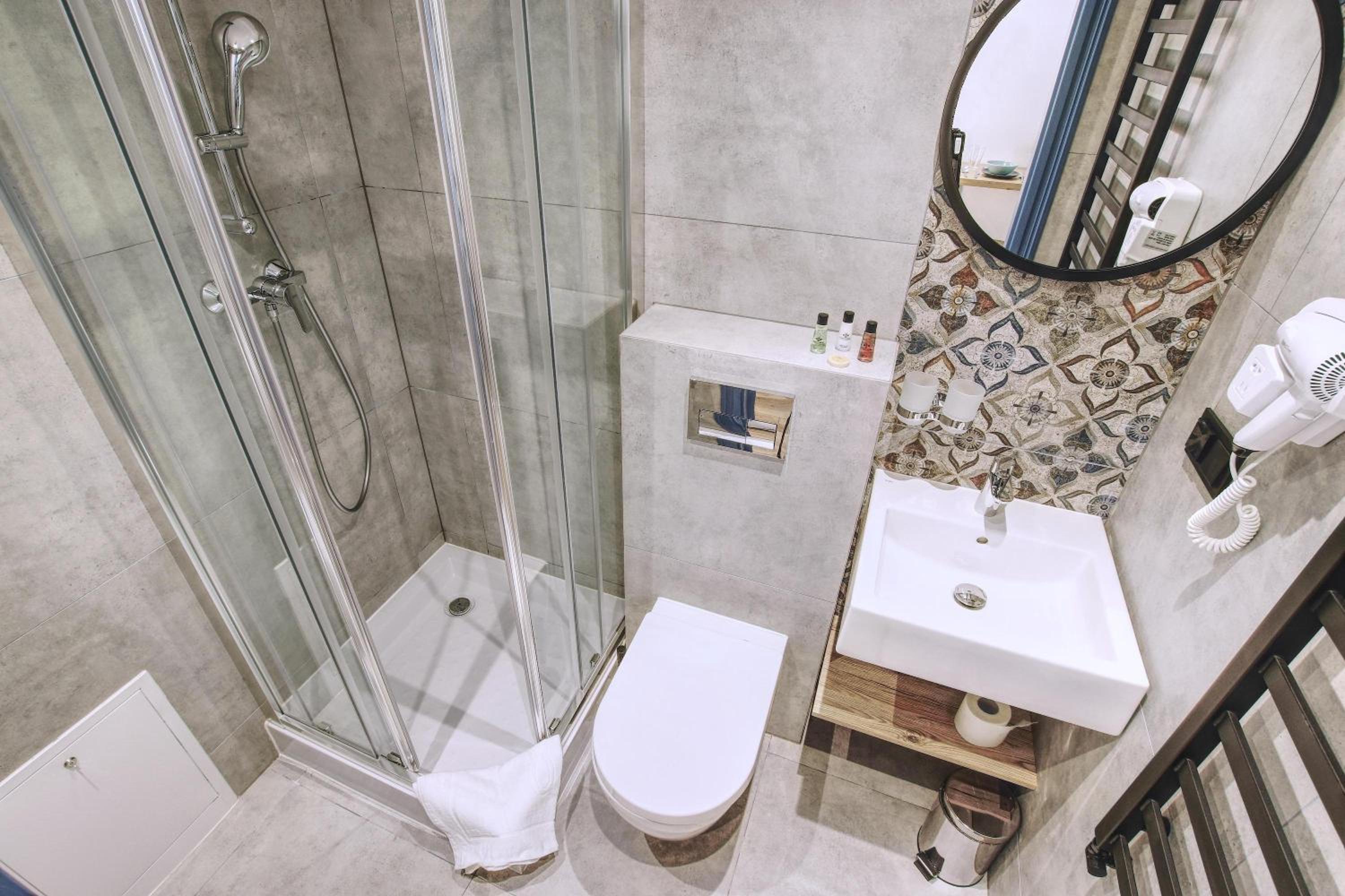 Double or Twin Room with Private Bathroom - Photo 2