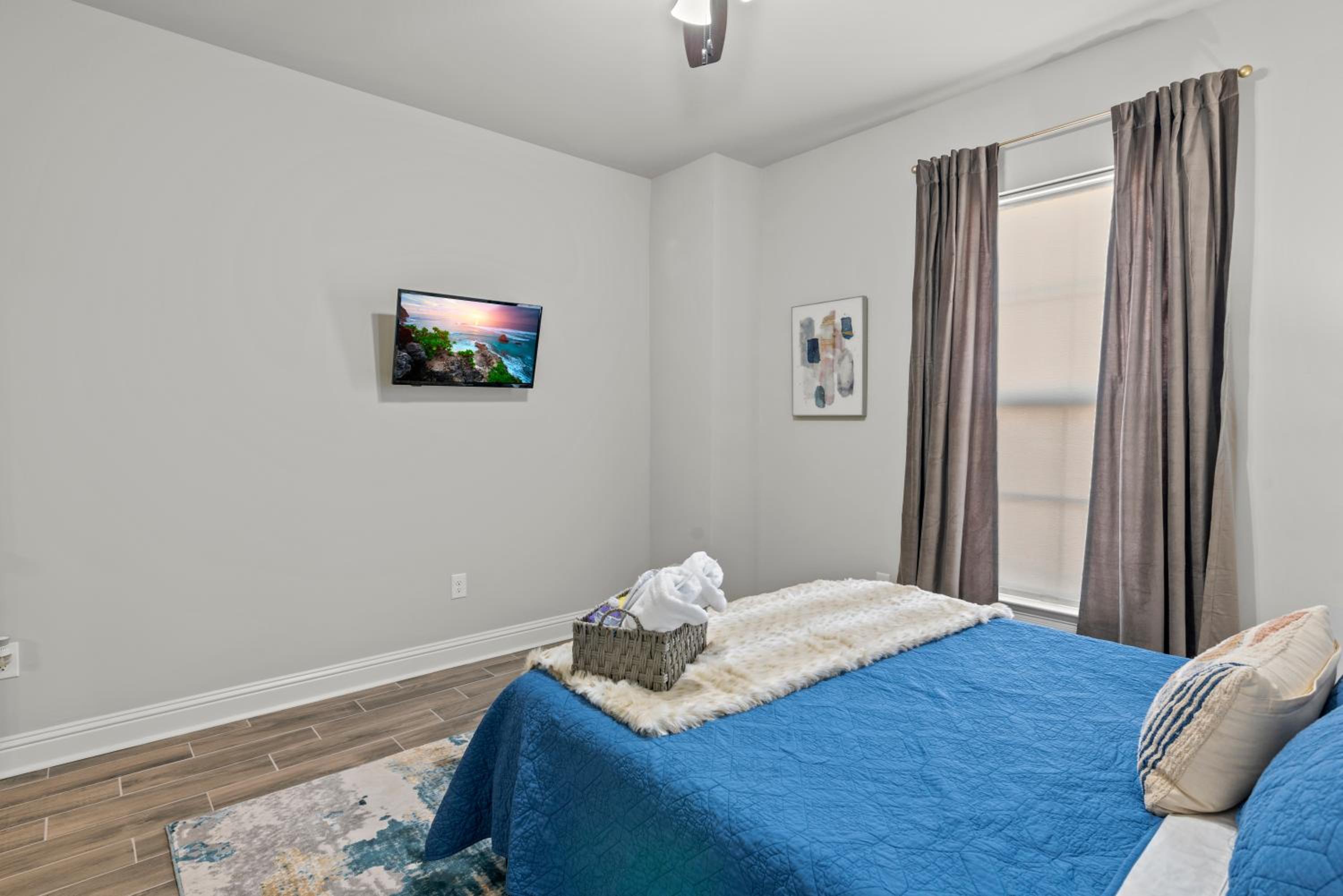 Queen Room photo 2