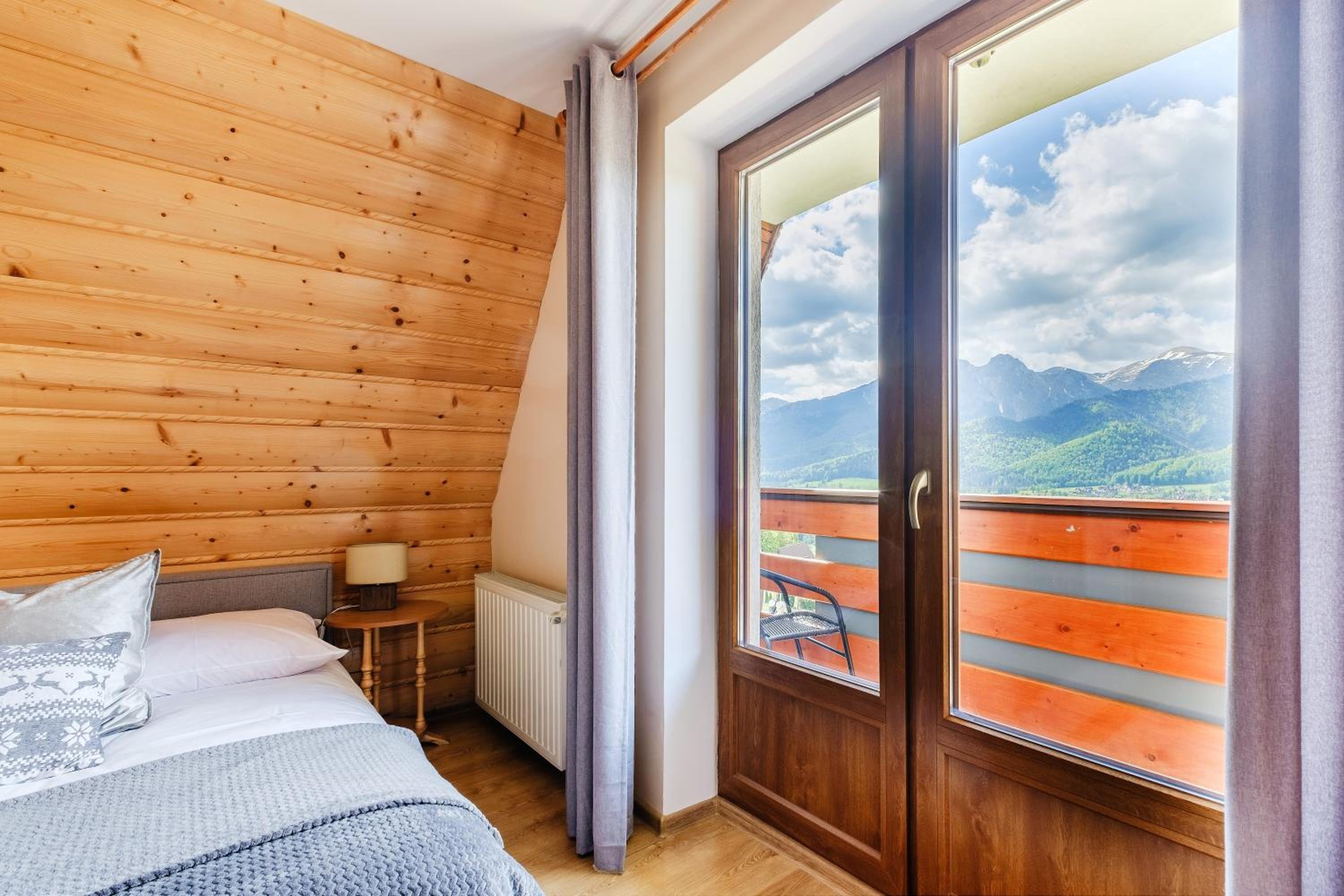 Quadruple Room with Private Bathroom photo 2