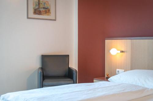 Apartment with Balcony photo 3