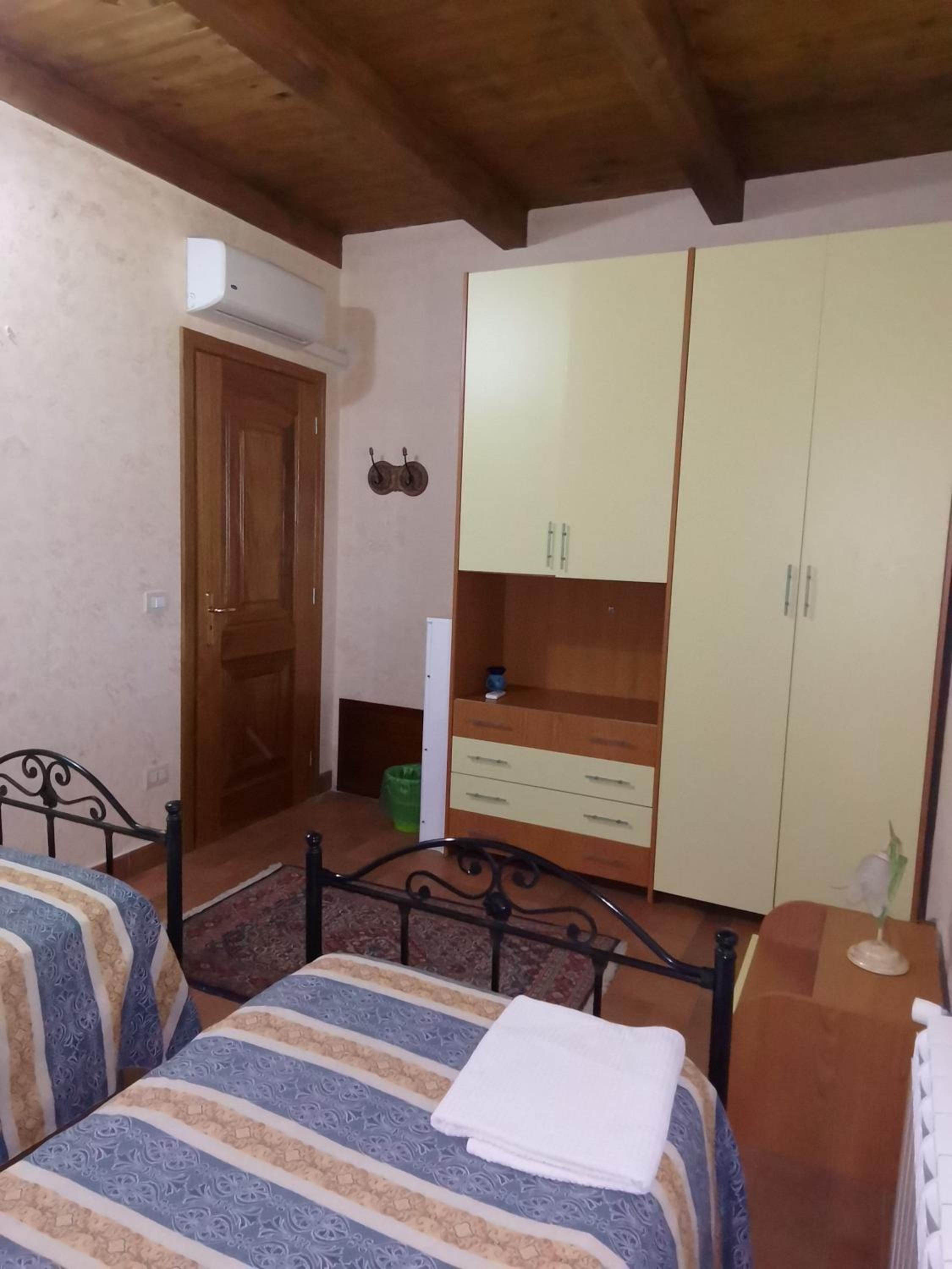Twin Room with Private External Bathroom photo 2