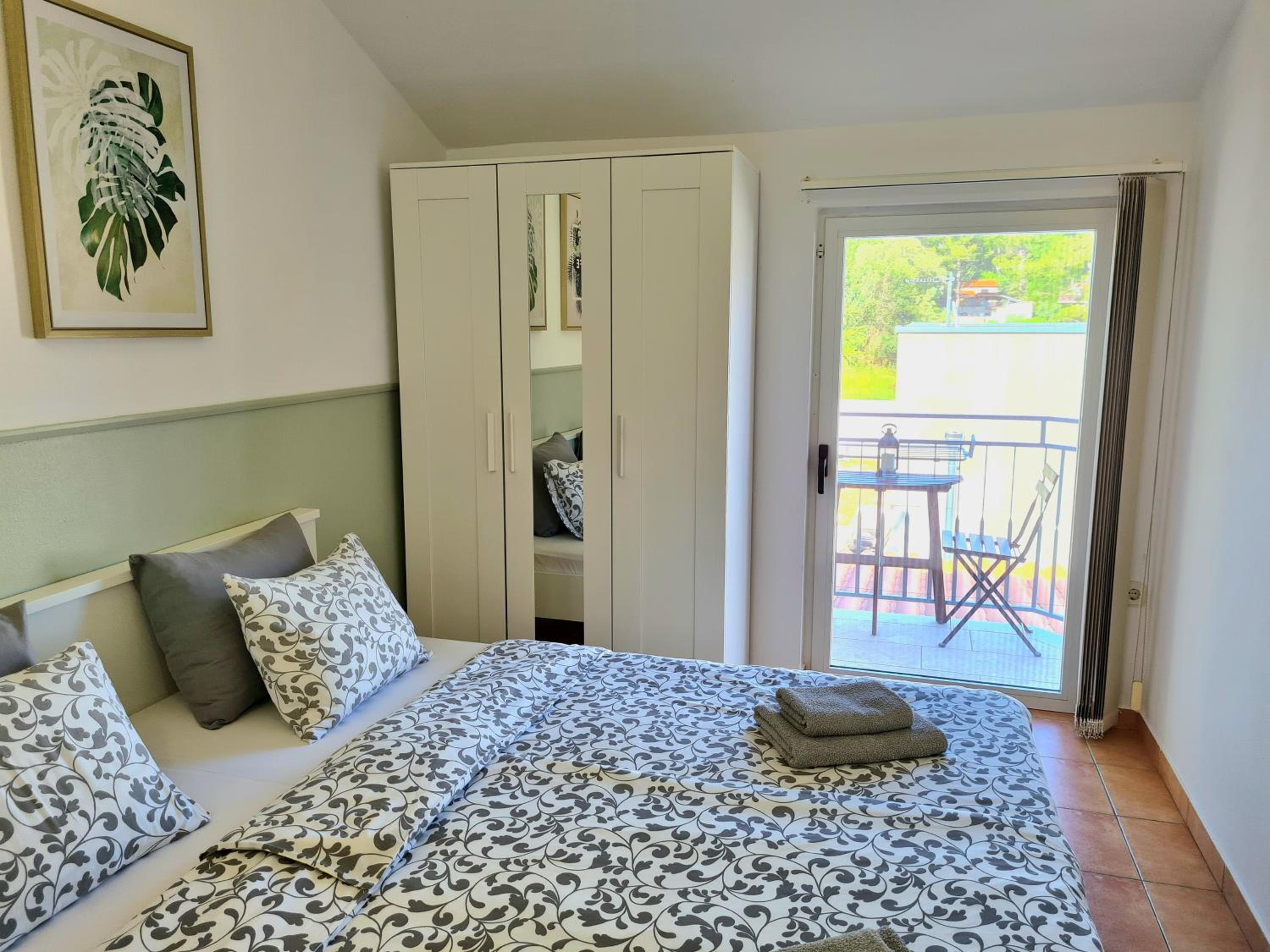 Double Room with Balcony (2 Adults + 1 Child) photo 2