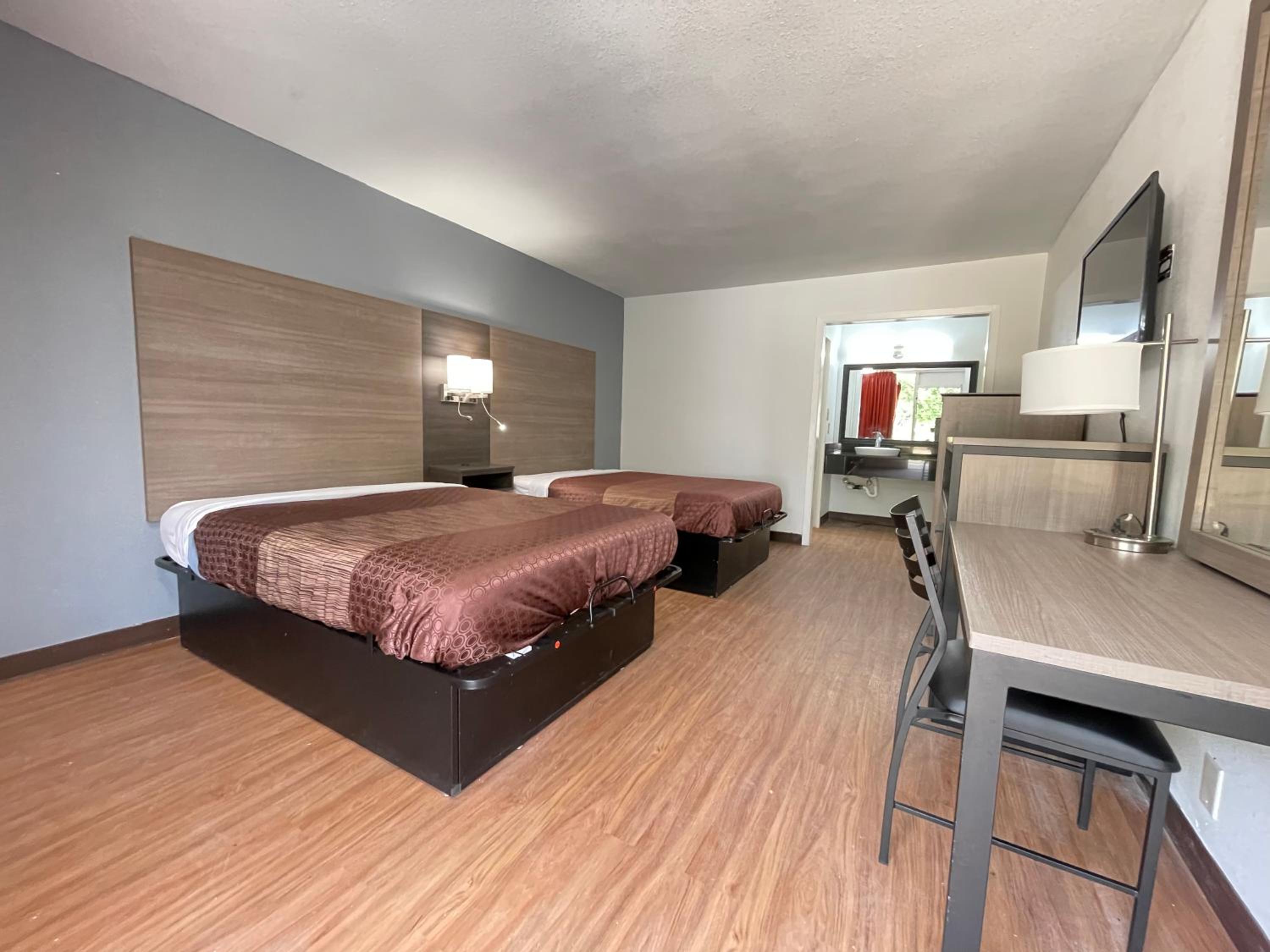 Deluxe Double Room (2 Adults + 1 Child)