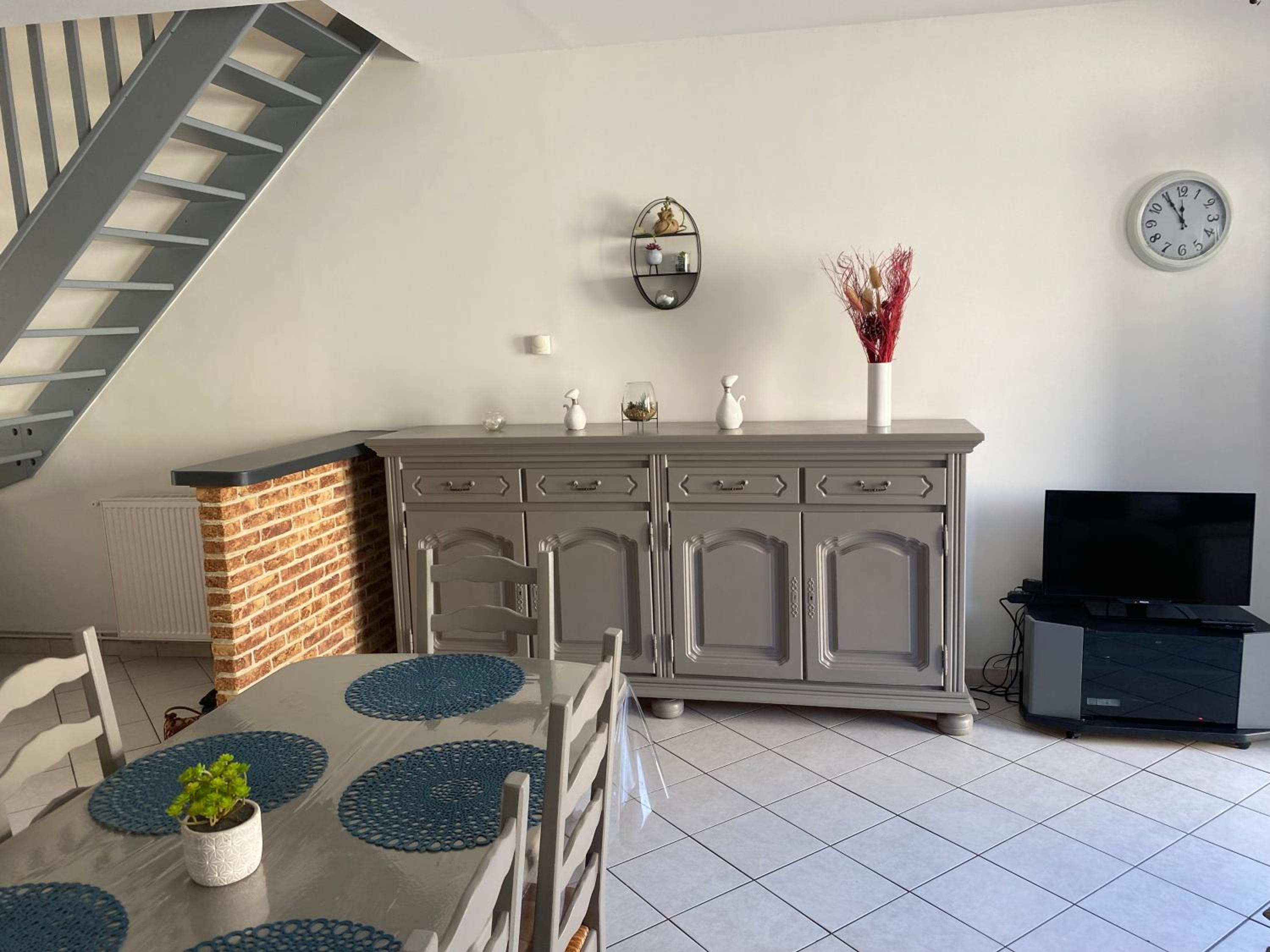 Three-Bedroom House - Photo 3