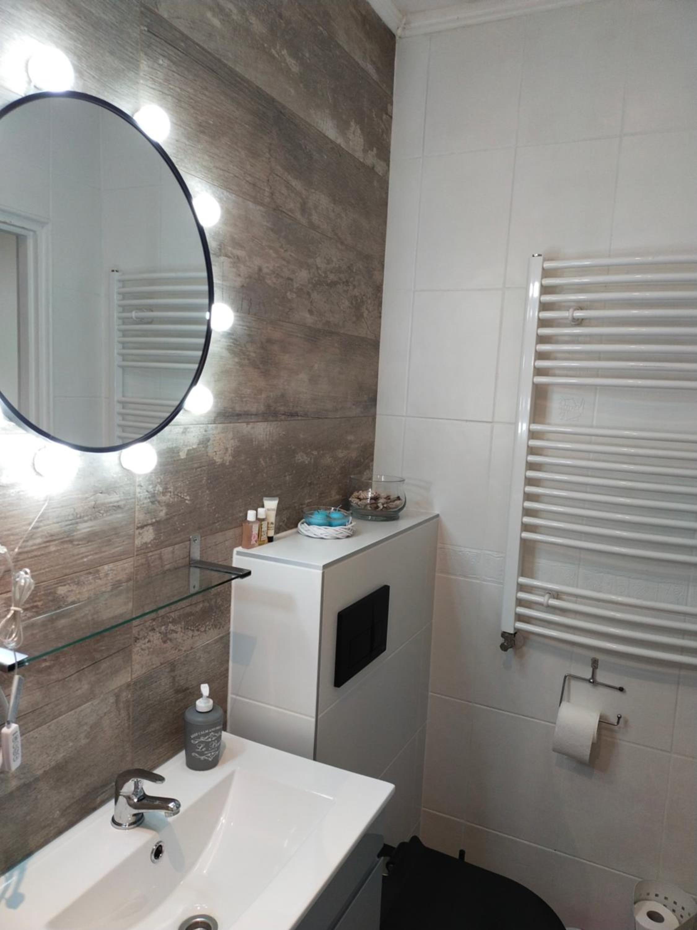 Two-Bedroom Apartment - Photo 9