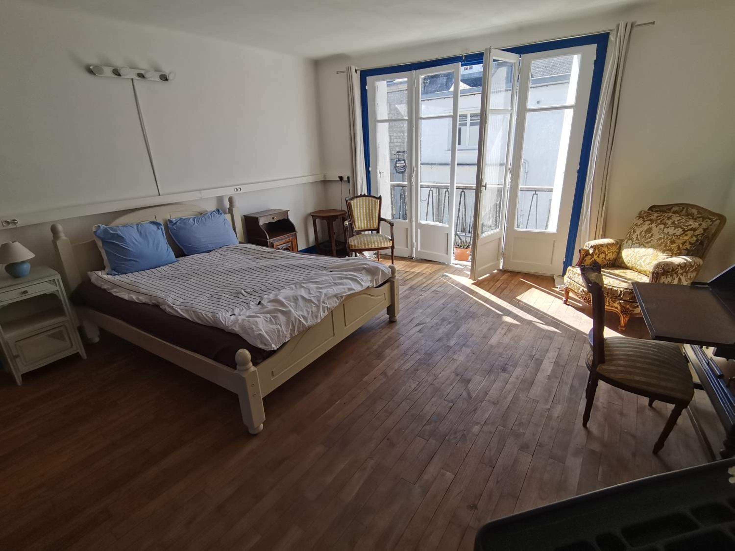 One-Bedroom Apartment photo 3