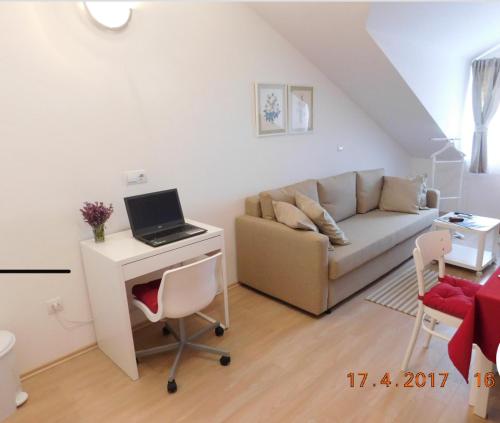One-Bedroom Apartment - Photo 9