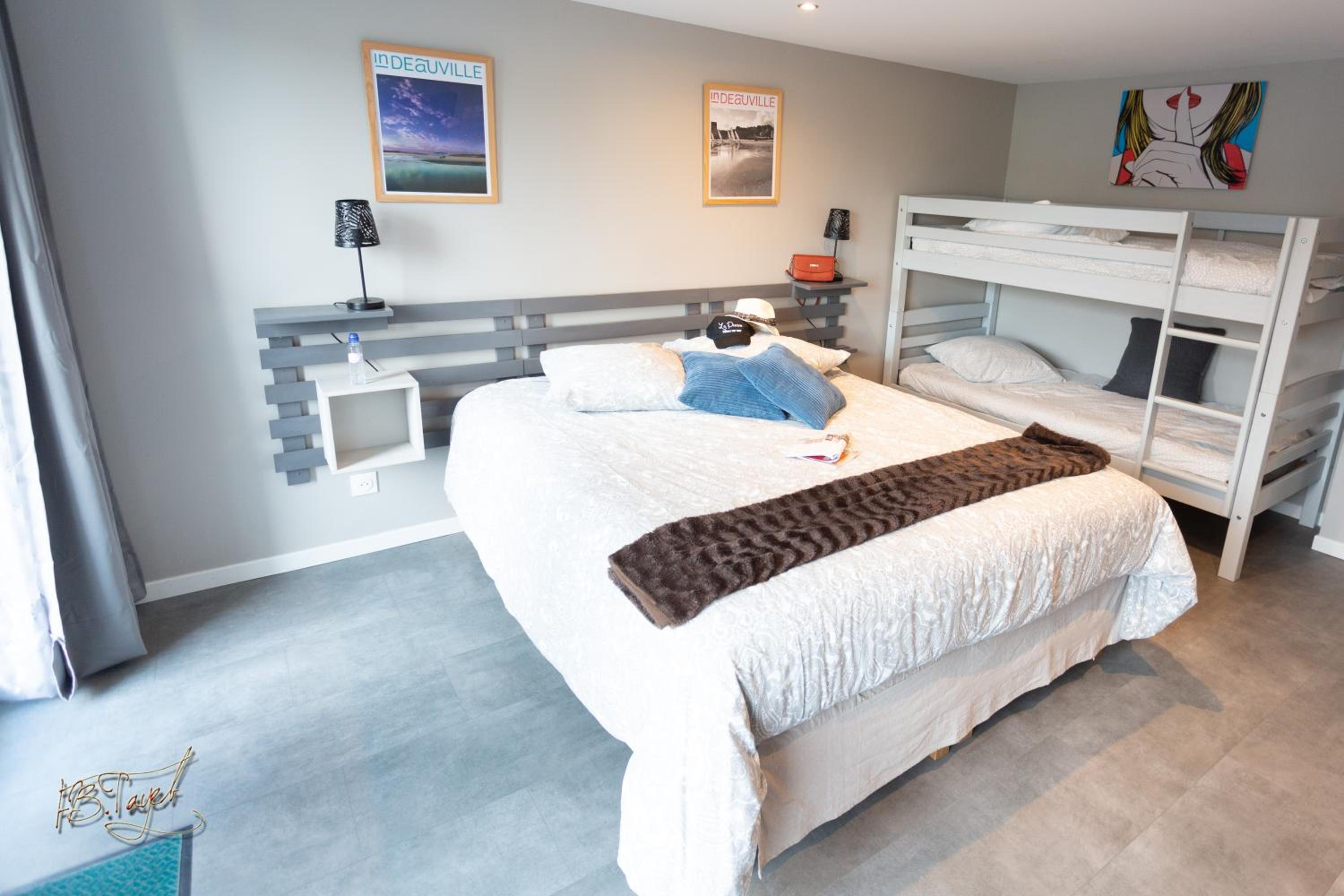 Family Room with Terrace - Photo 4