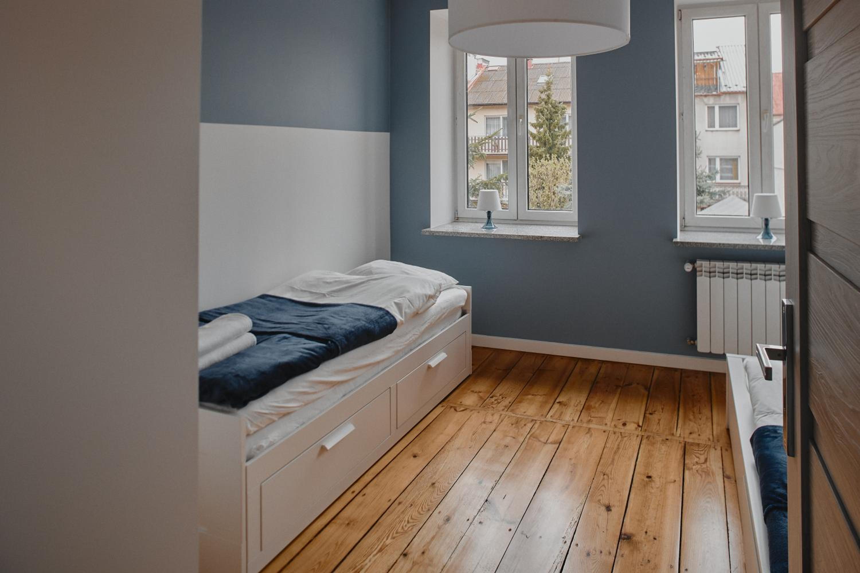 Apartment with Balcony - Photo 4