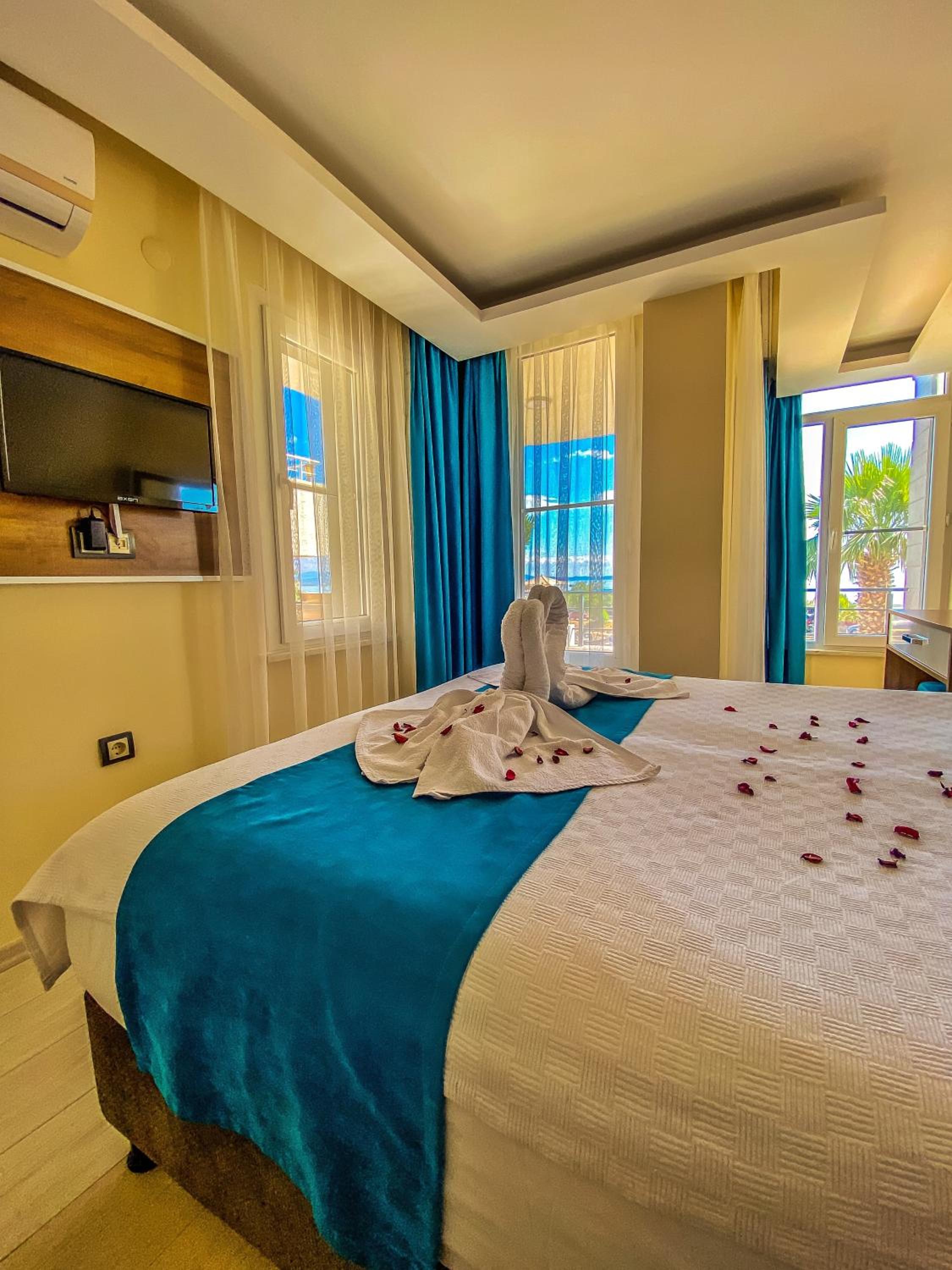 Double Room with Sea View - Photo 5