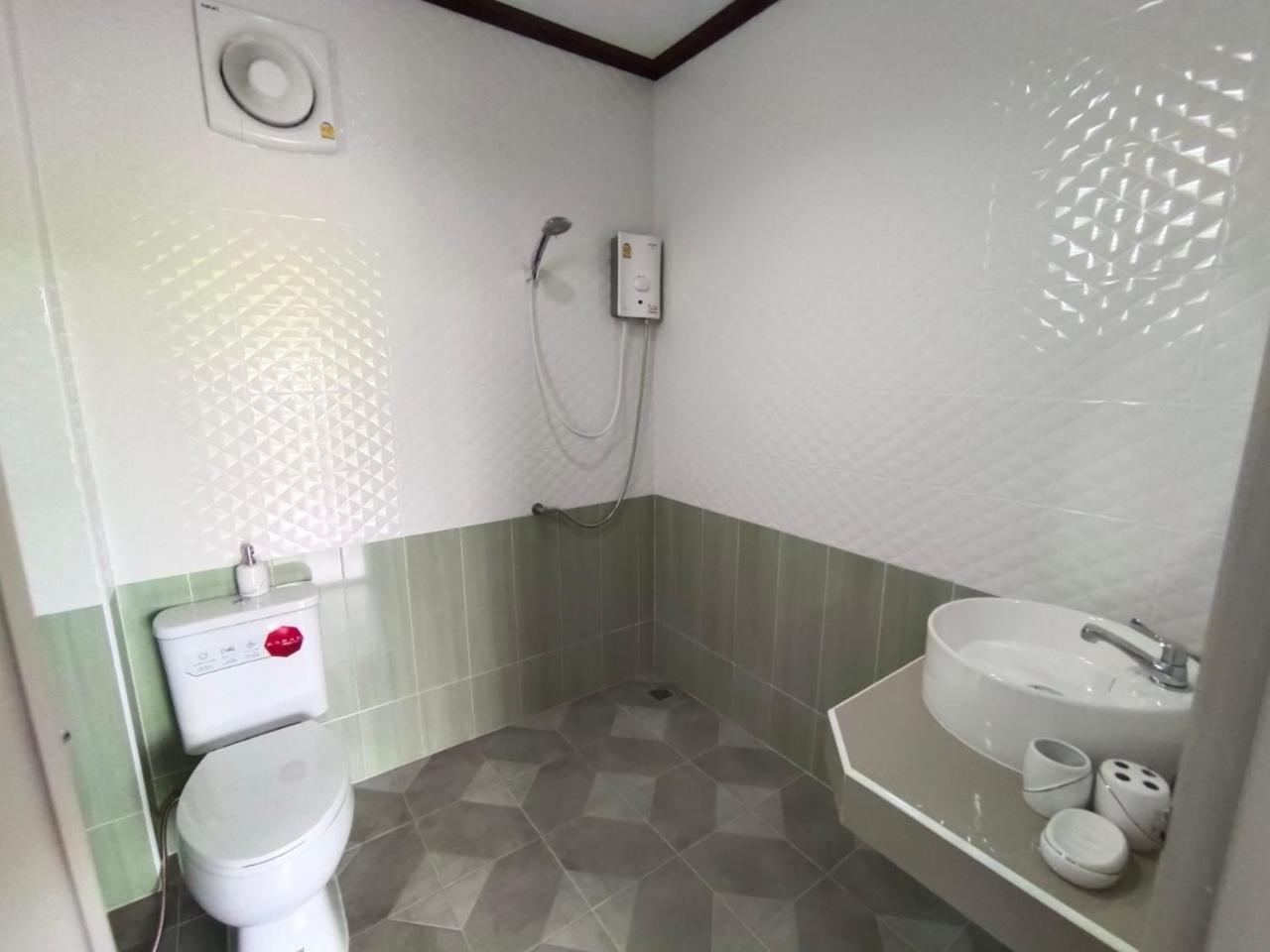 Twin Room - Photo 2