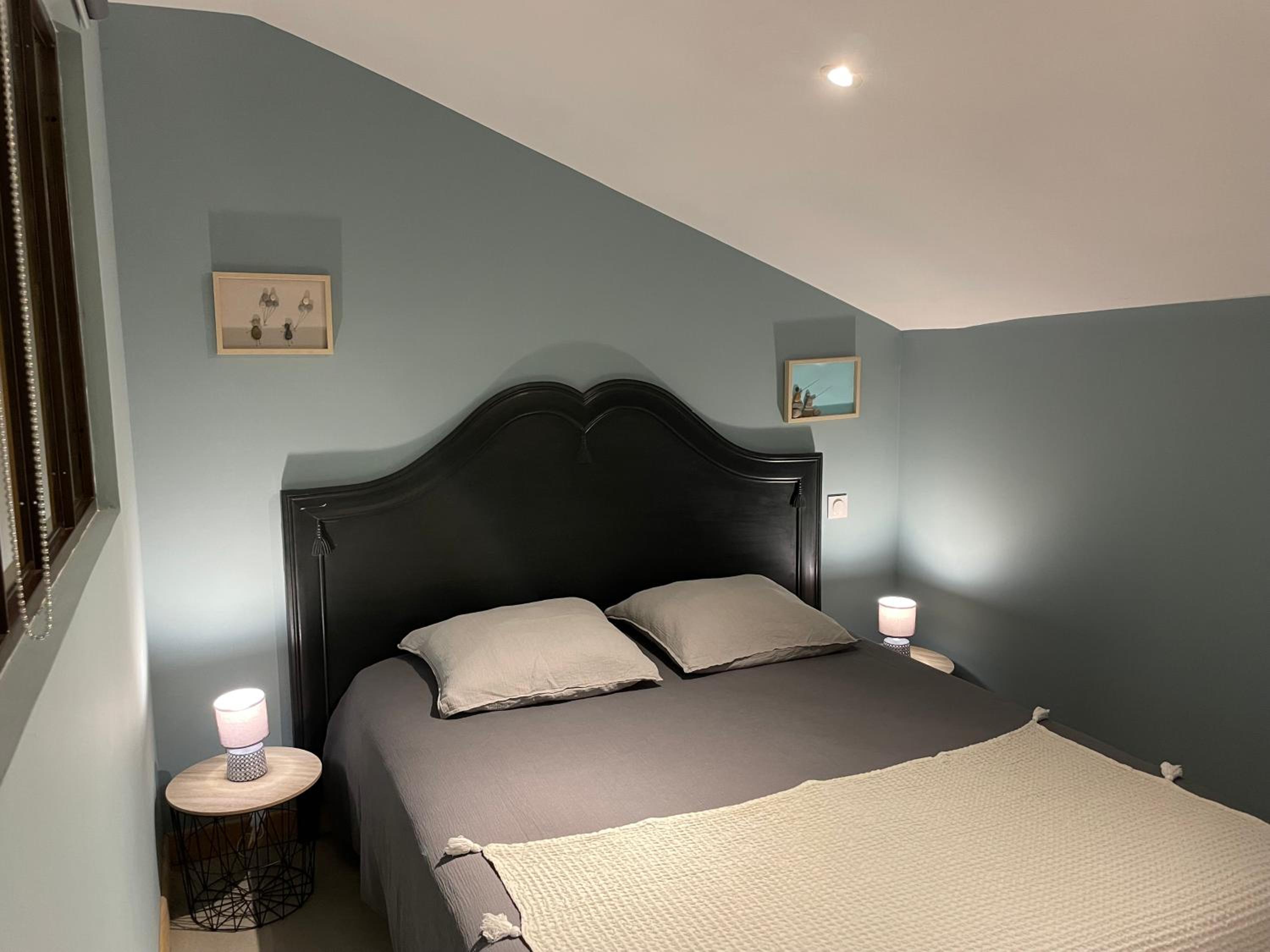 One-Bedroom Apartment - Photo 1