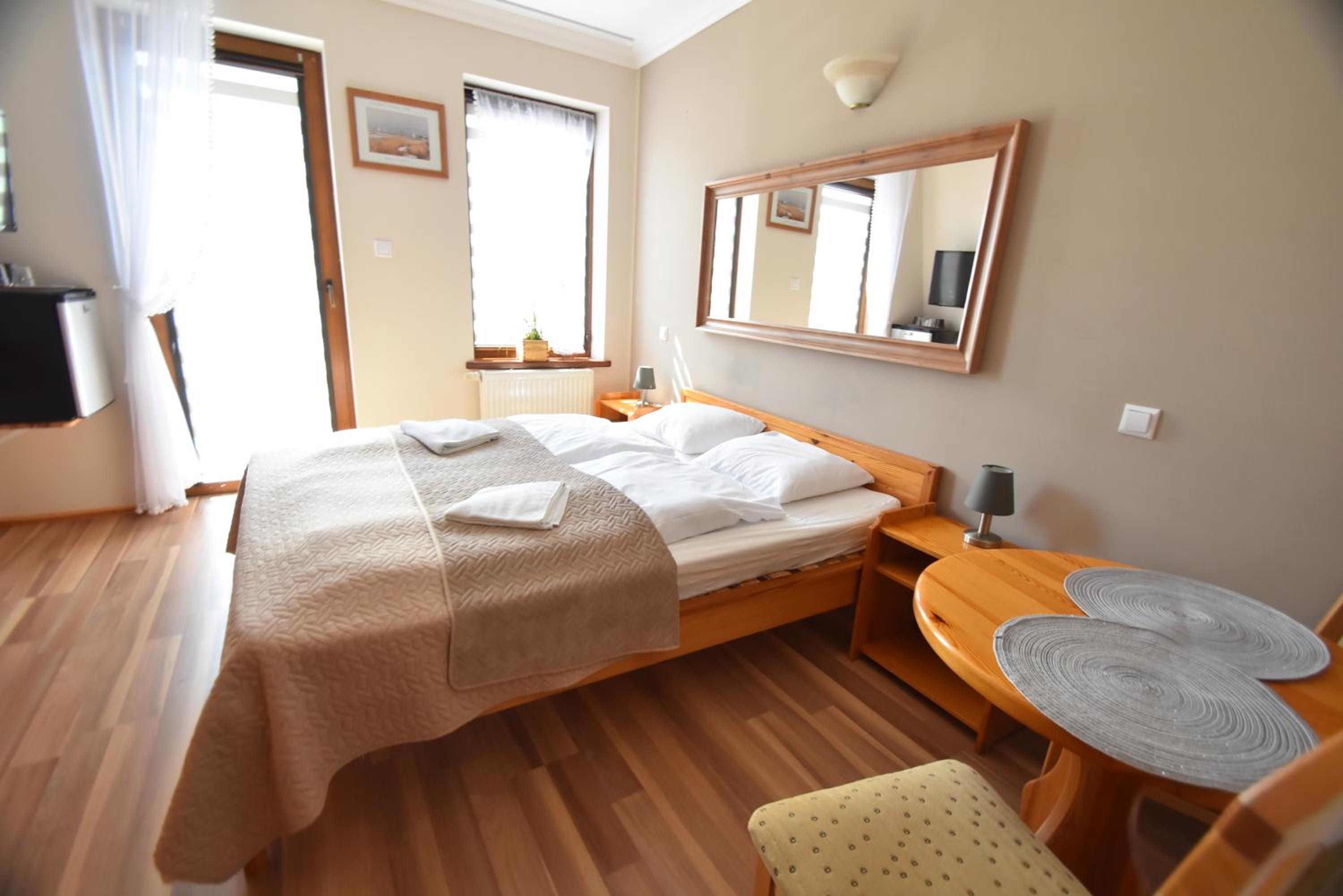 Double or Twin Room - Photo 4