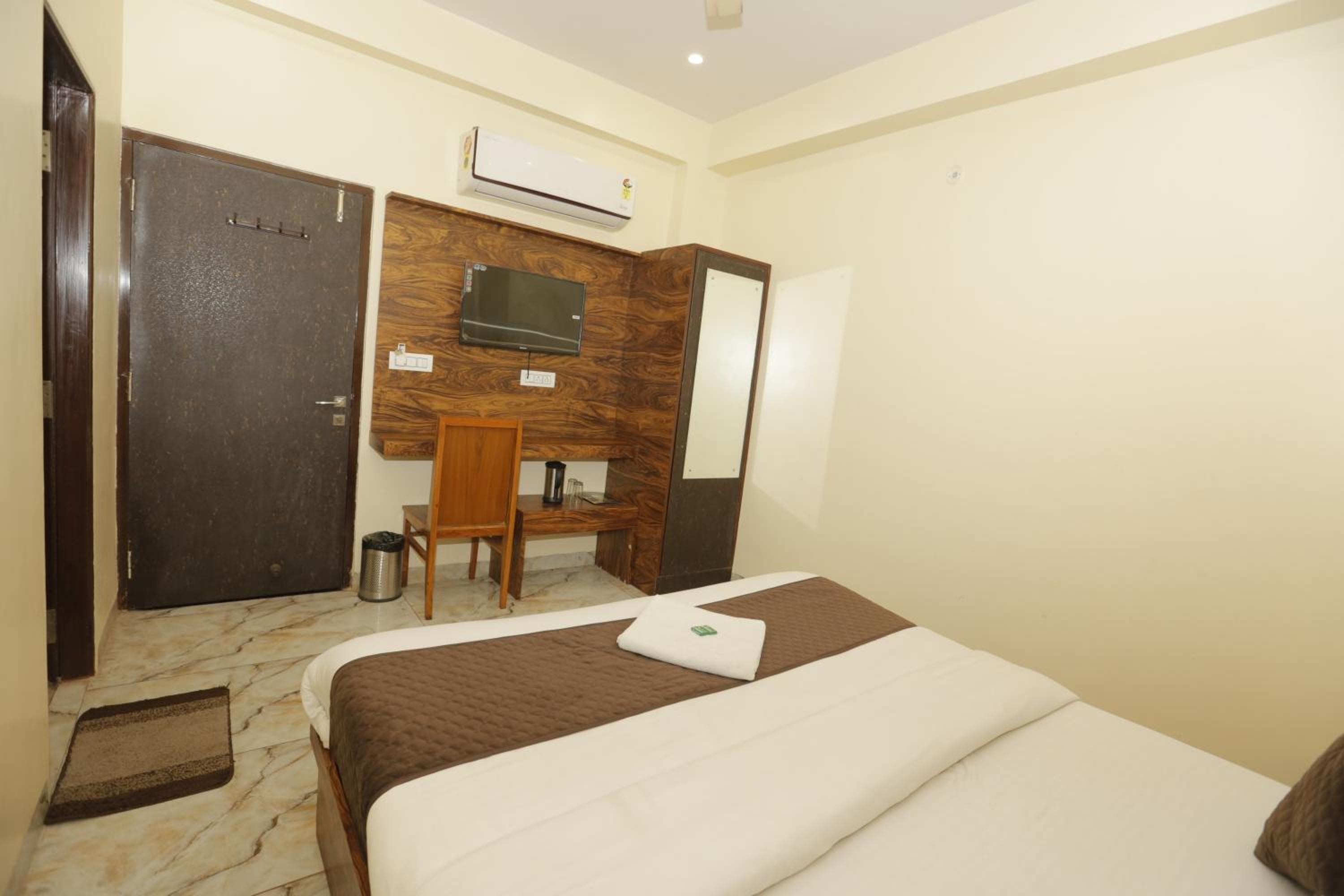 Deluxe Room - Photo 7