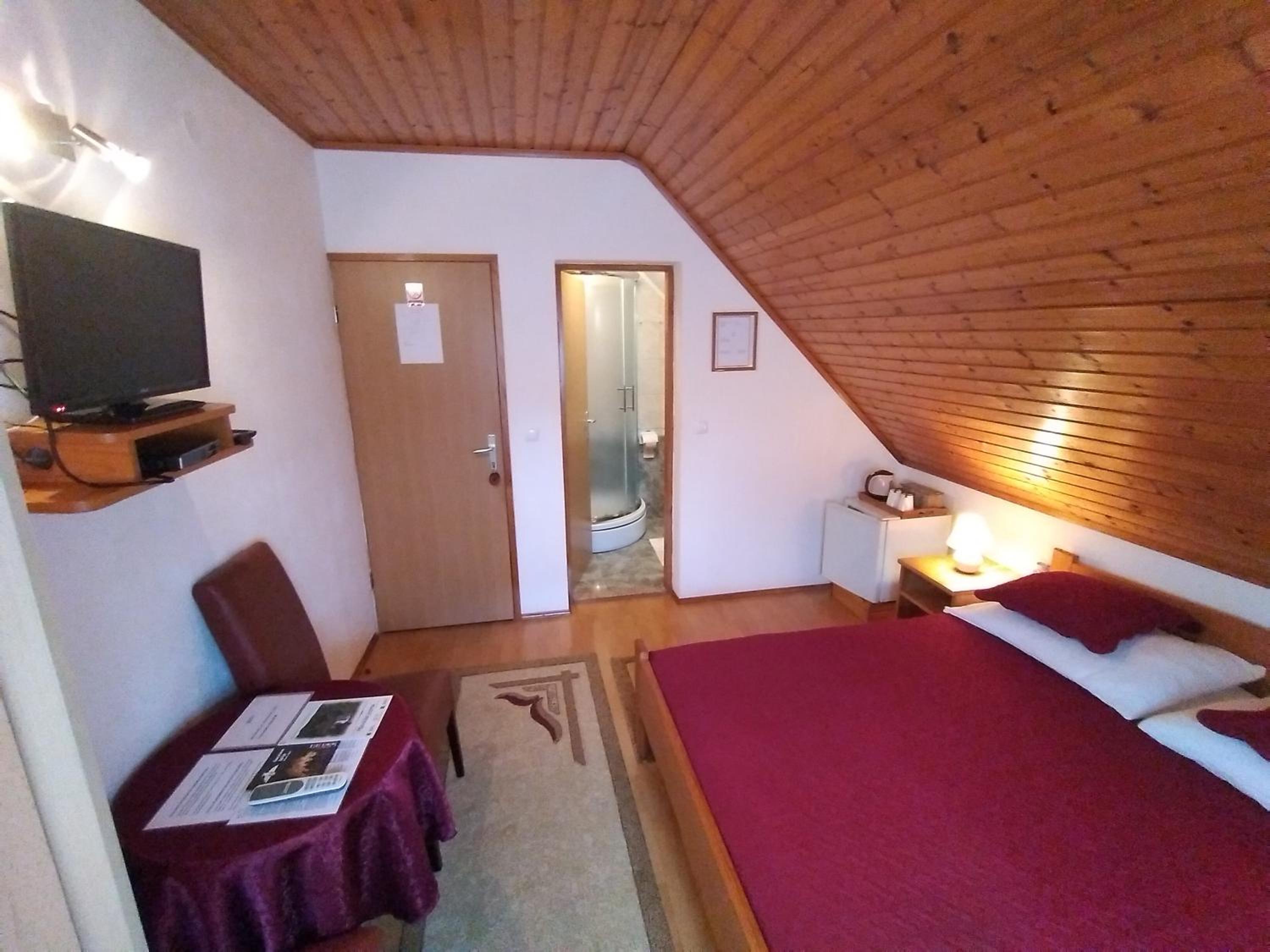 Standard Double Room - Photo 2