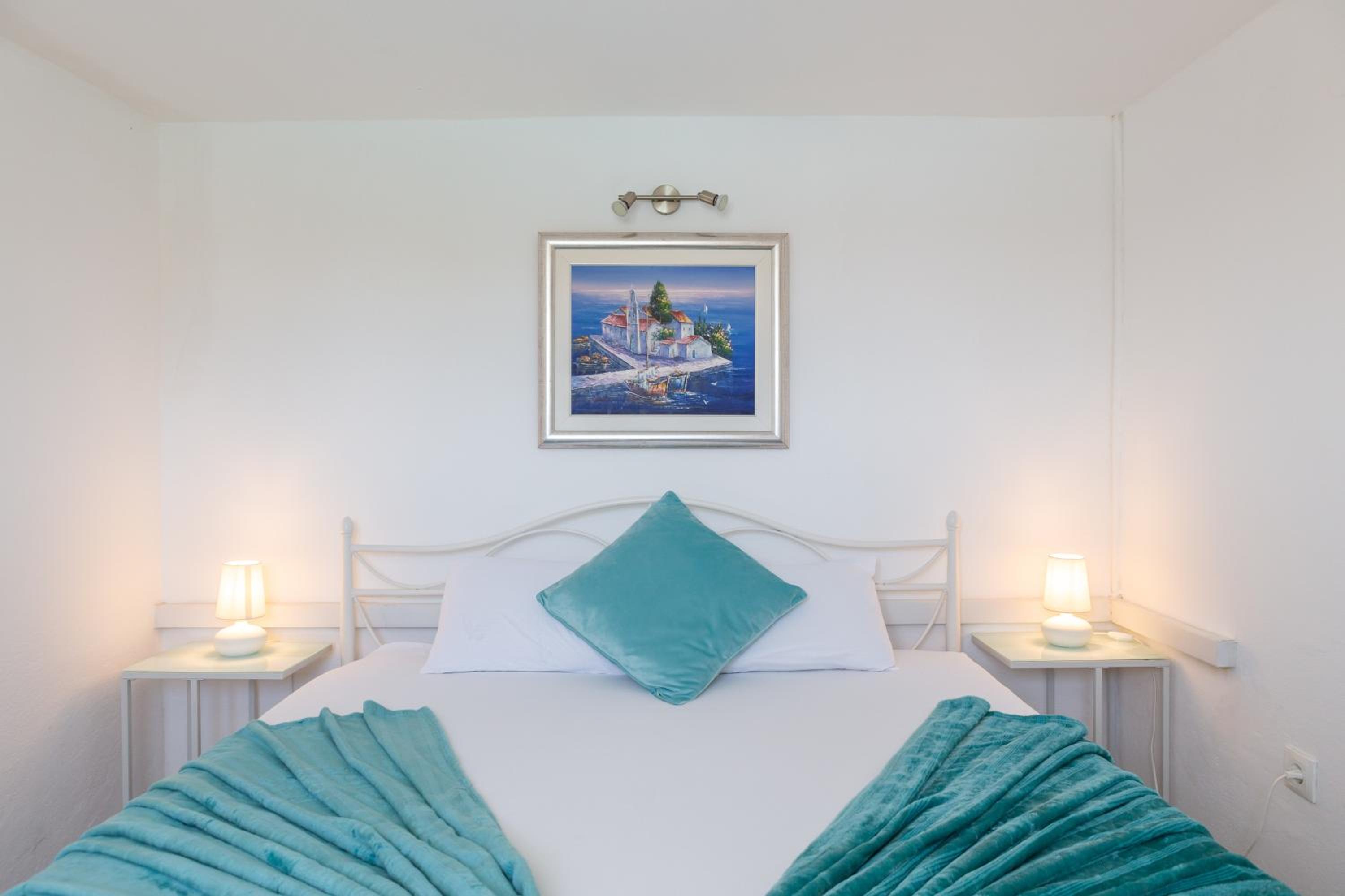 One-Bedroom Apartment with Sea View photo 3