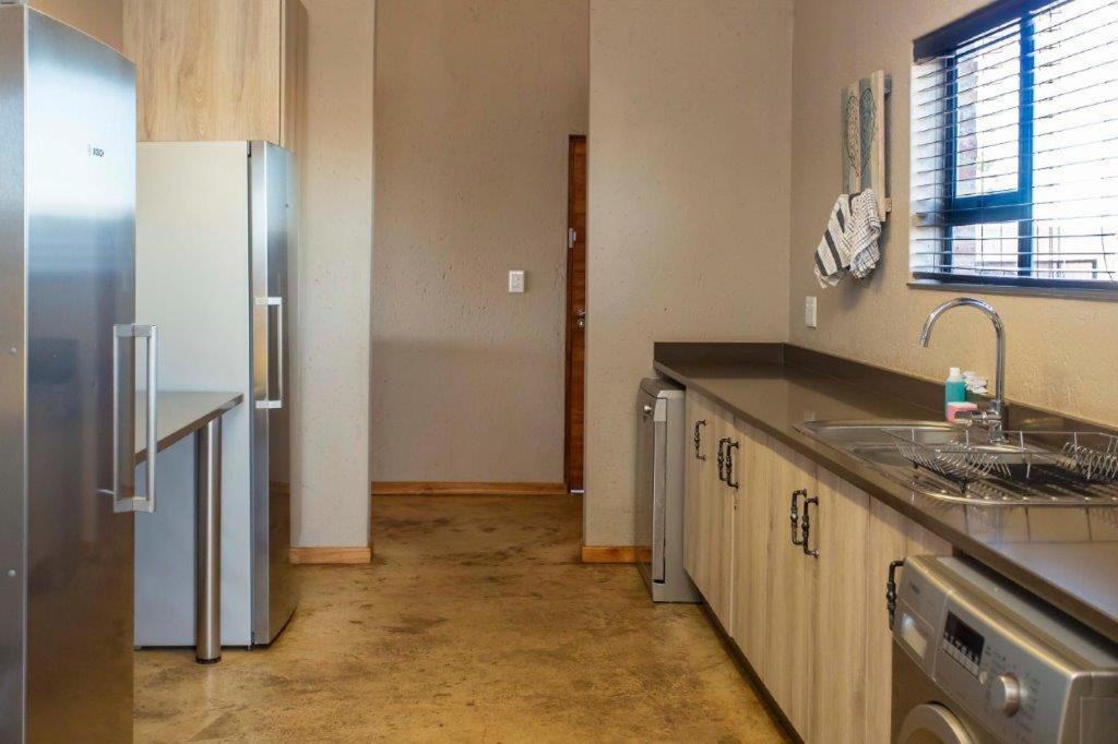 Four-Bedroom House photo 2