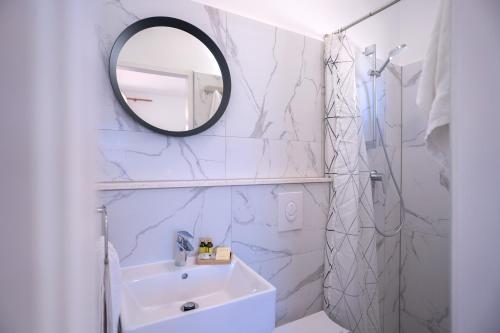 Double Room with Balcony and Sea View photo 3