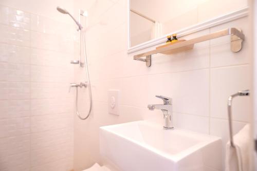 Double Room with Sea View photo 2