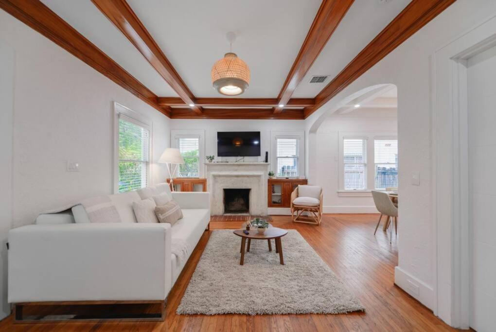 Three-Bedroom House photo 2