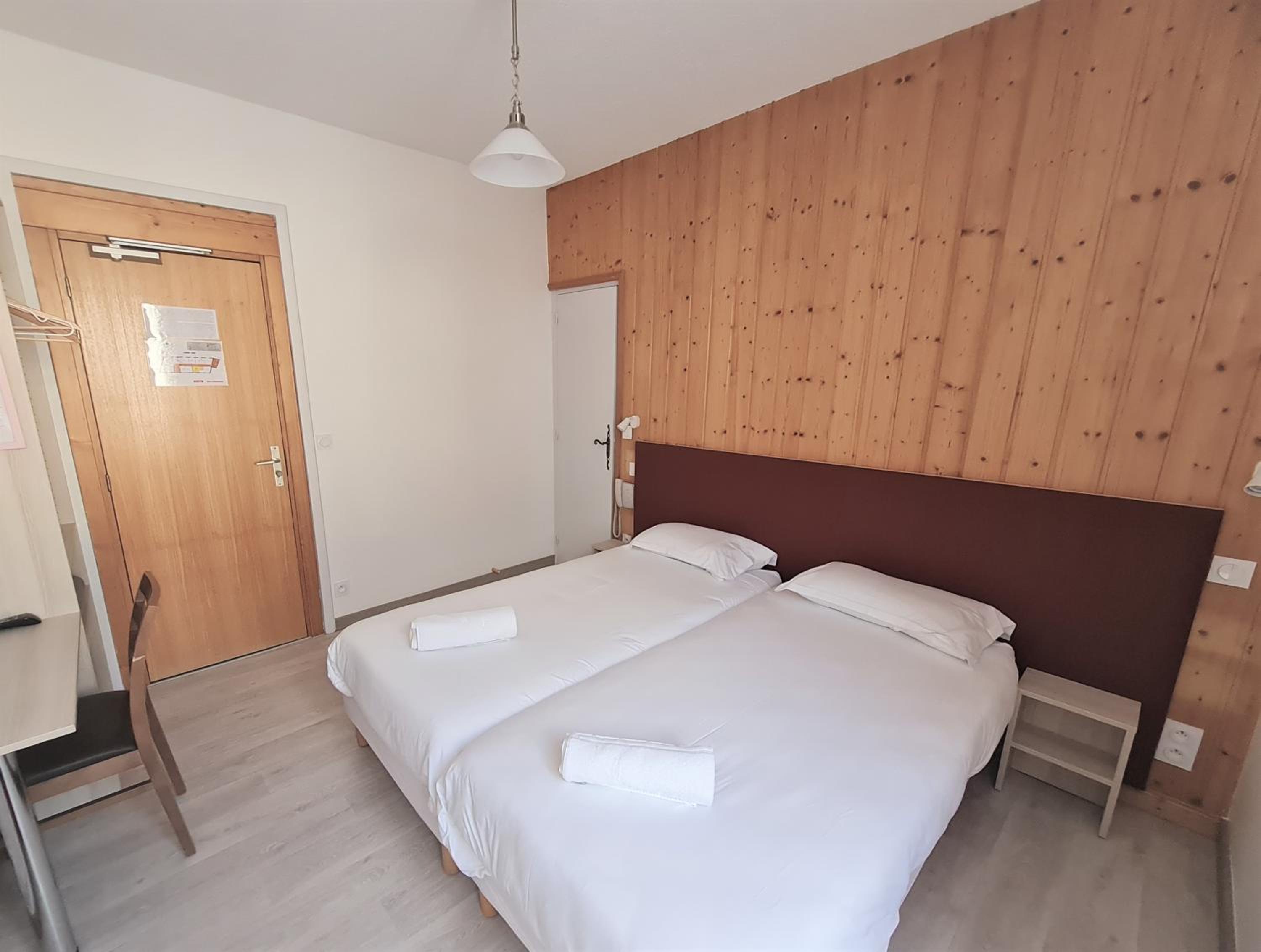 Twin Room - Photo 3