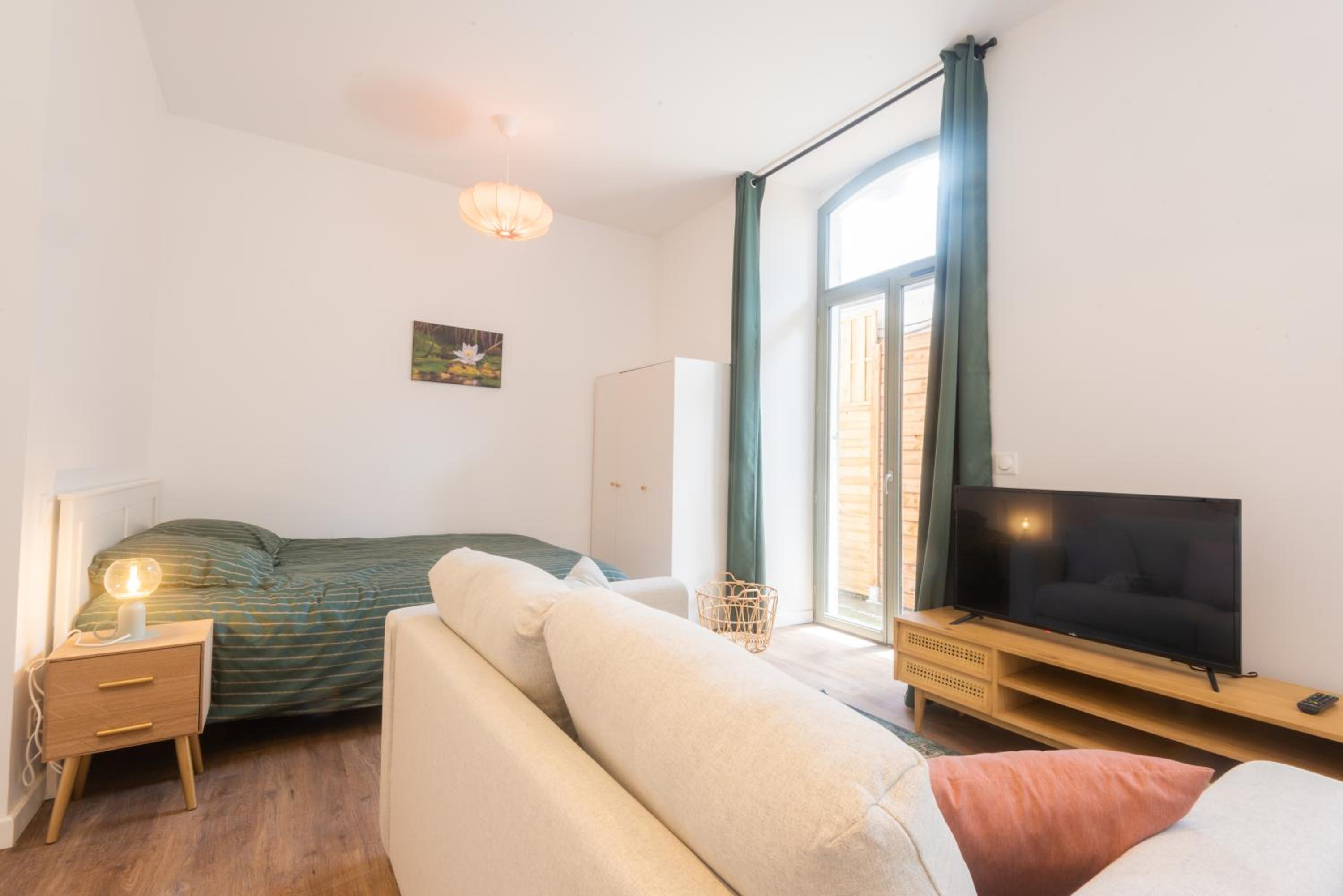 Studio Apartment photo 1