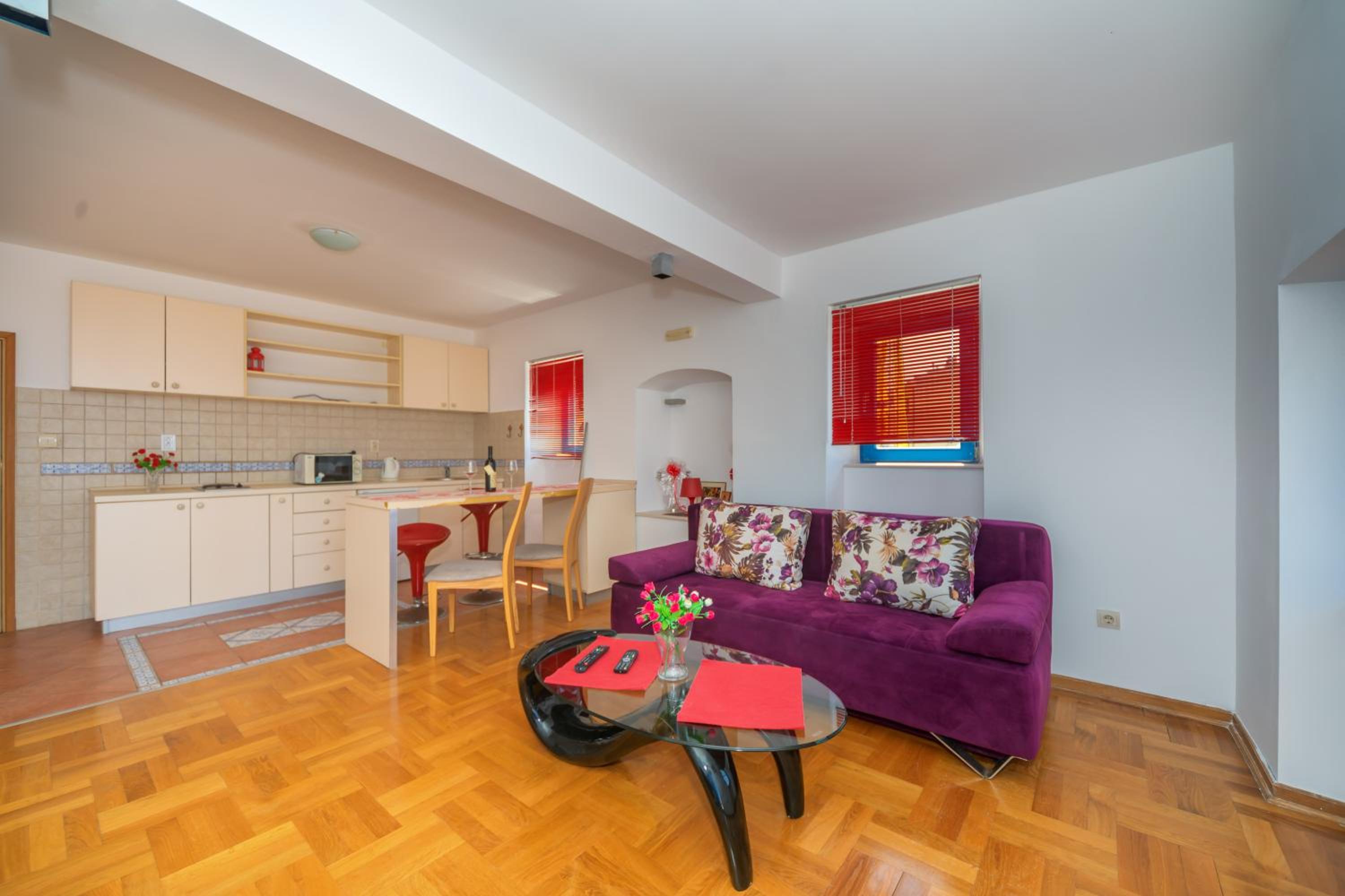 Superior One Bedroom Apartment