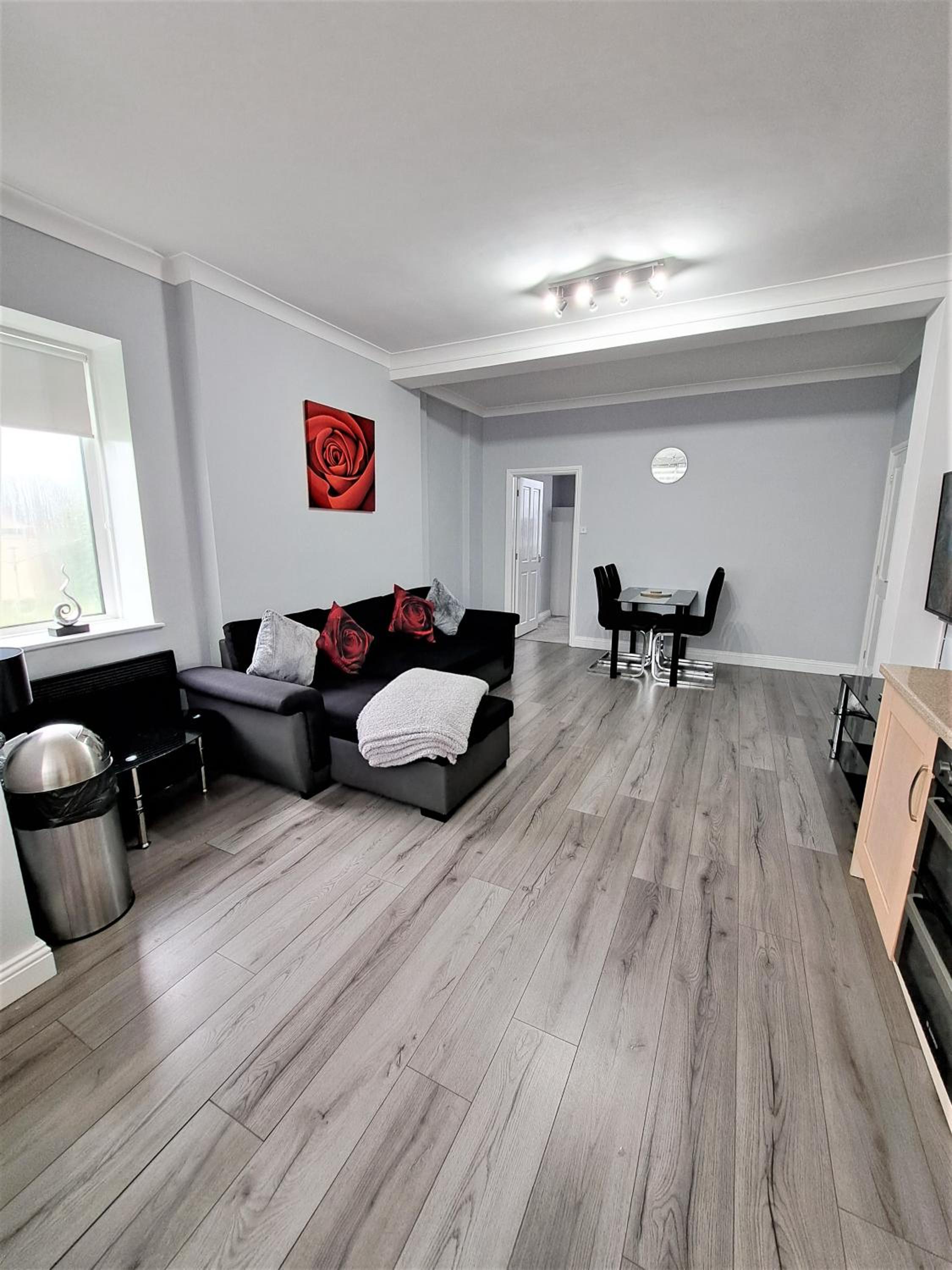 One-Bedroom Apartment photo 2
