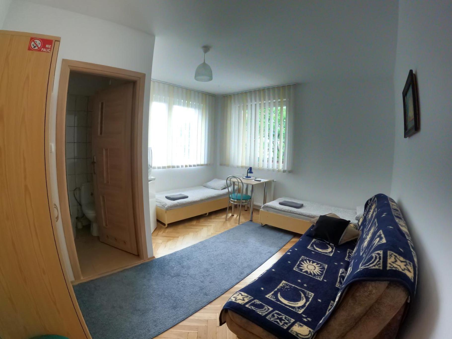 Double Room with Private Bathroom - Photo 3