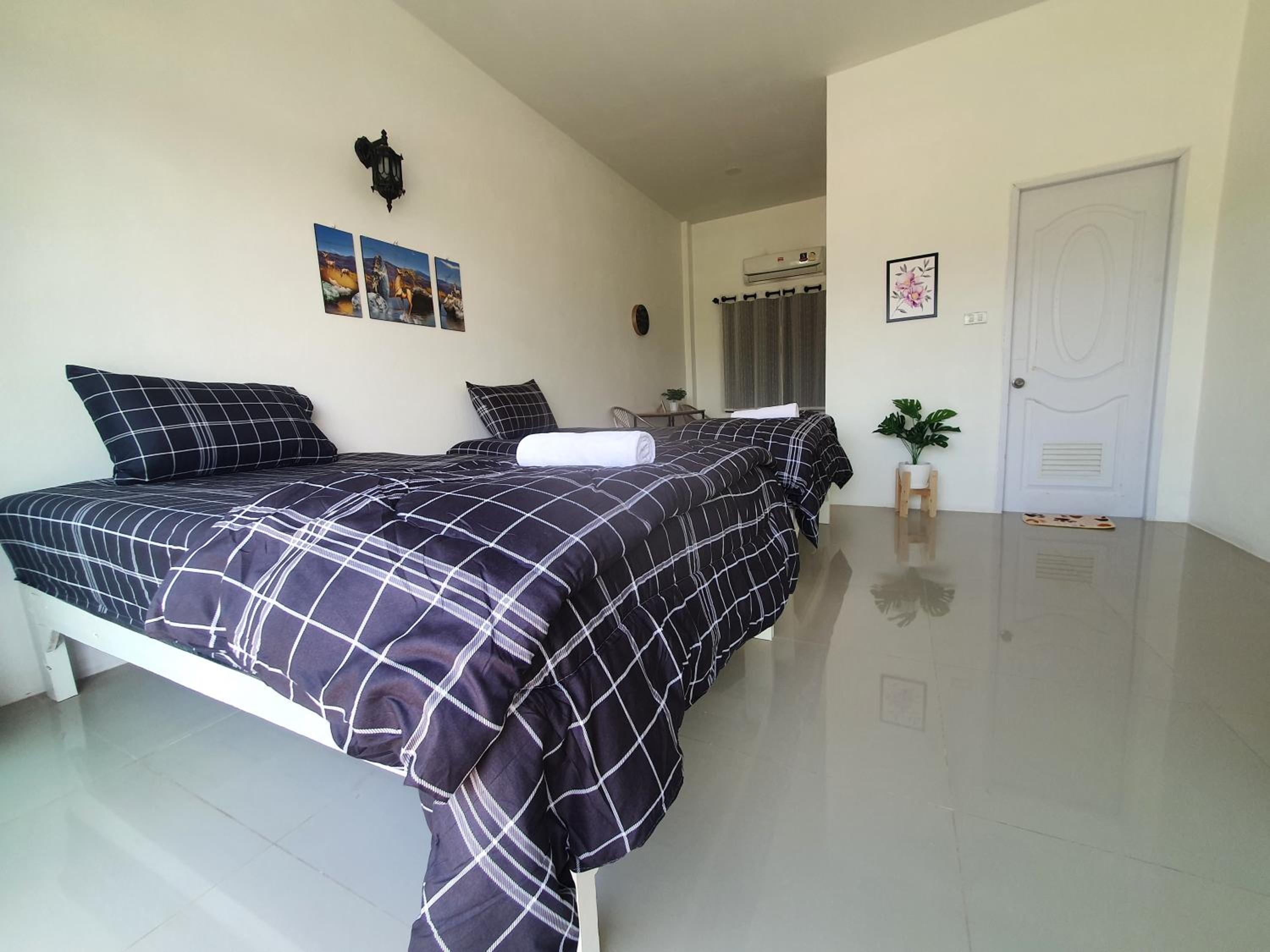 Double or Twin Room with Terrace - Photo 2