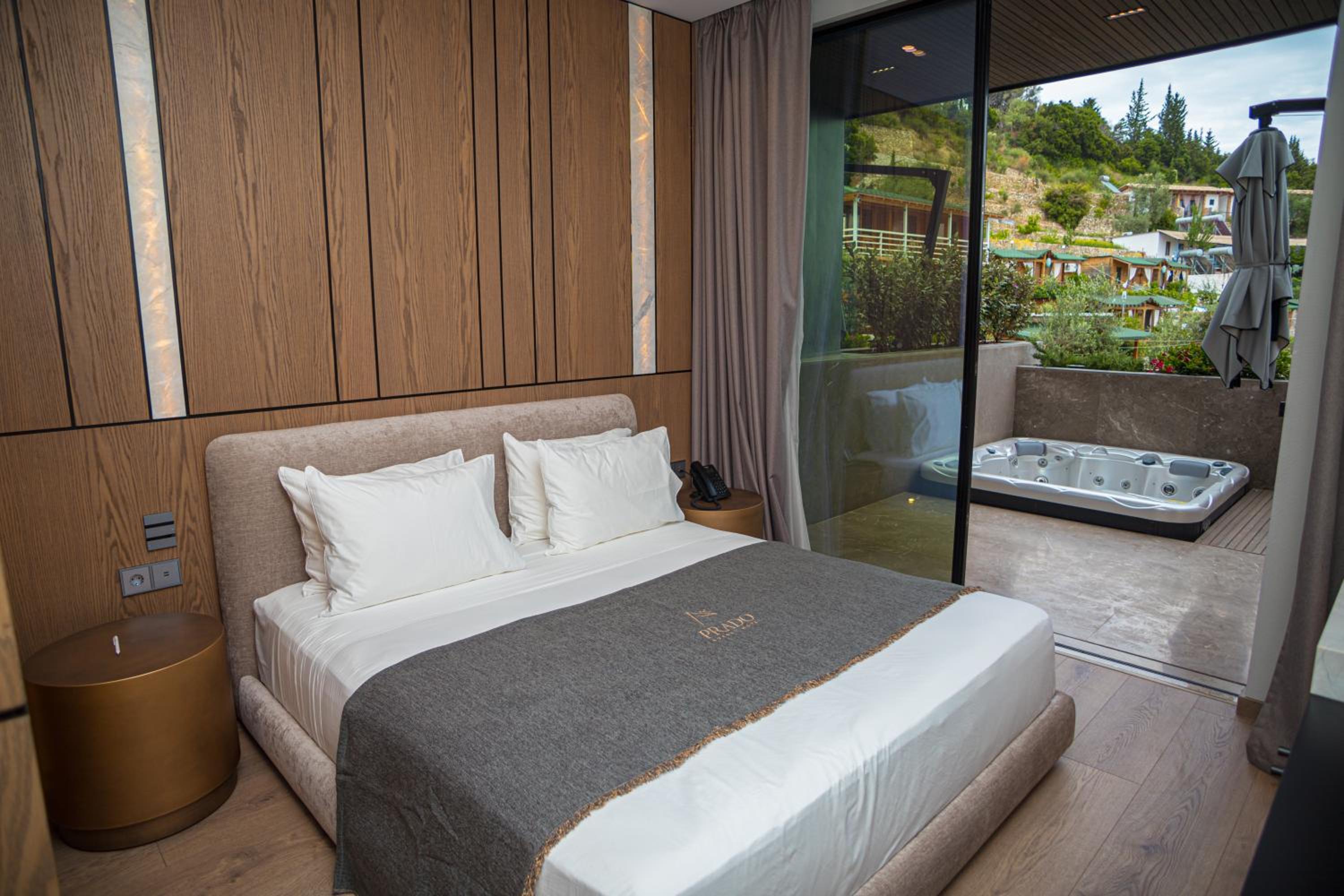 Double Room with Spa Bath photo 2