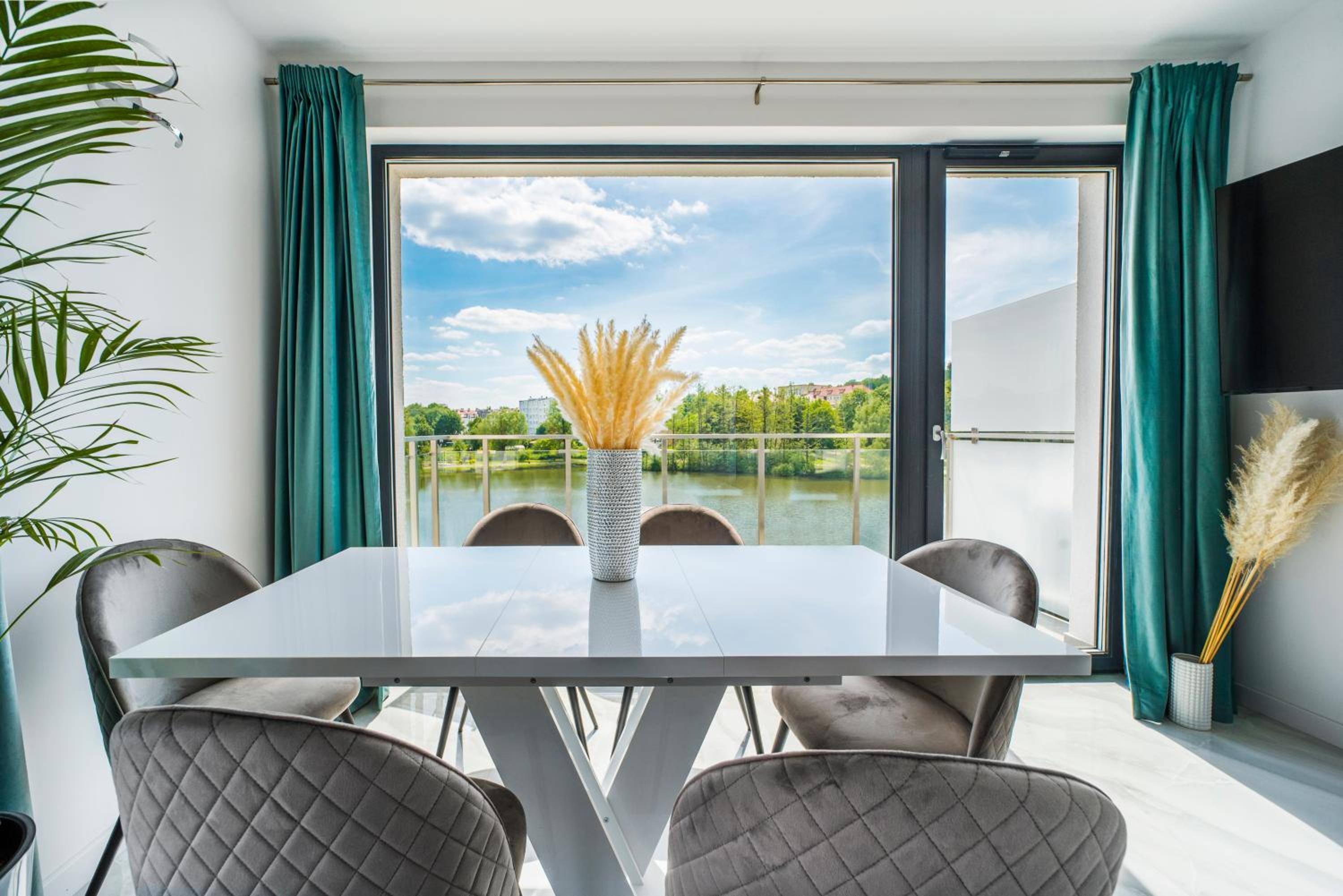 Apartment with Lake View photo 2