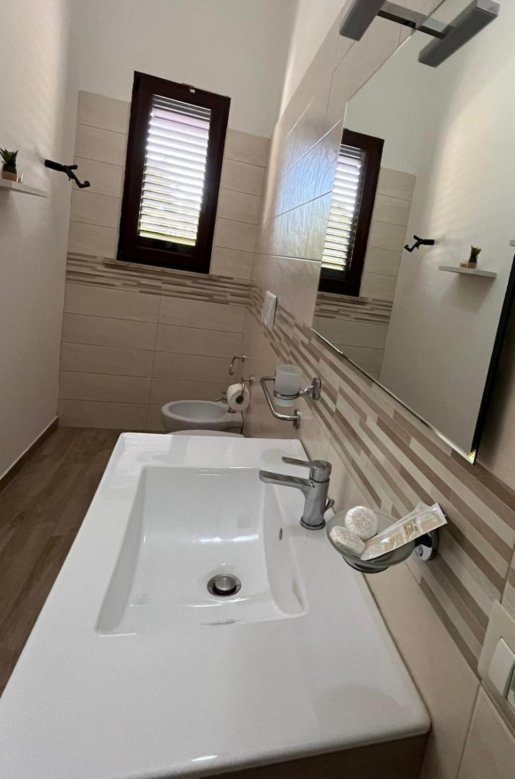 Double or Twin Room with Private Bathroom photo 3