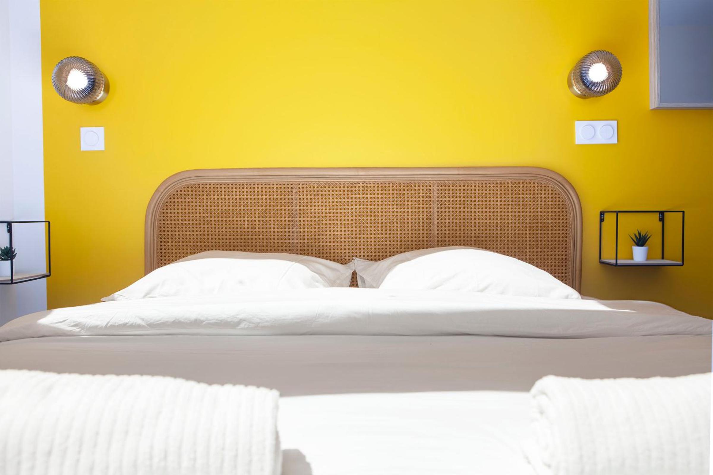 Deluxe Double Room - Photo 14