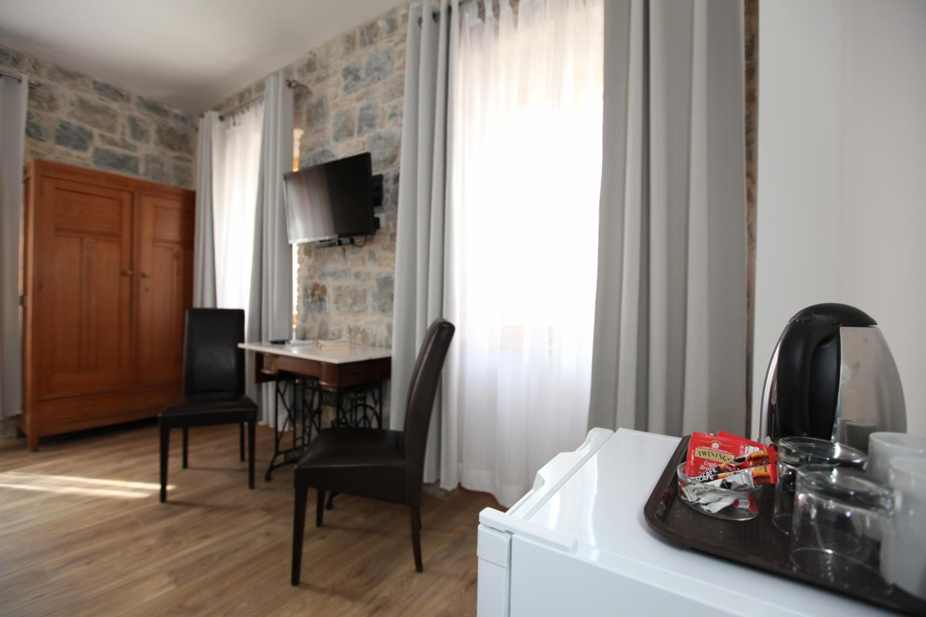 Deluxe King Suite