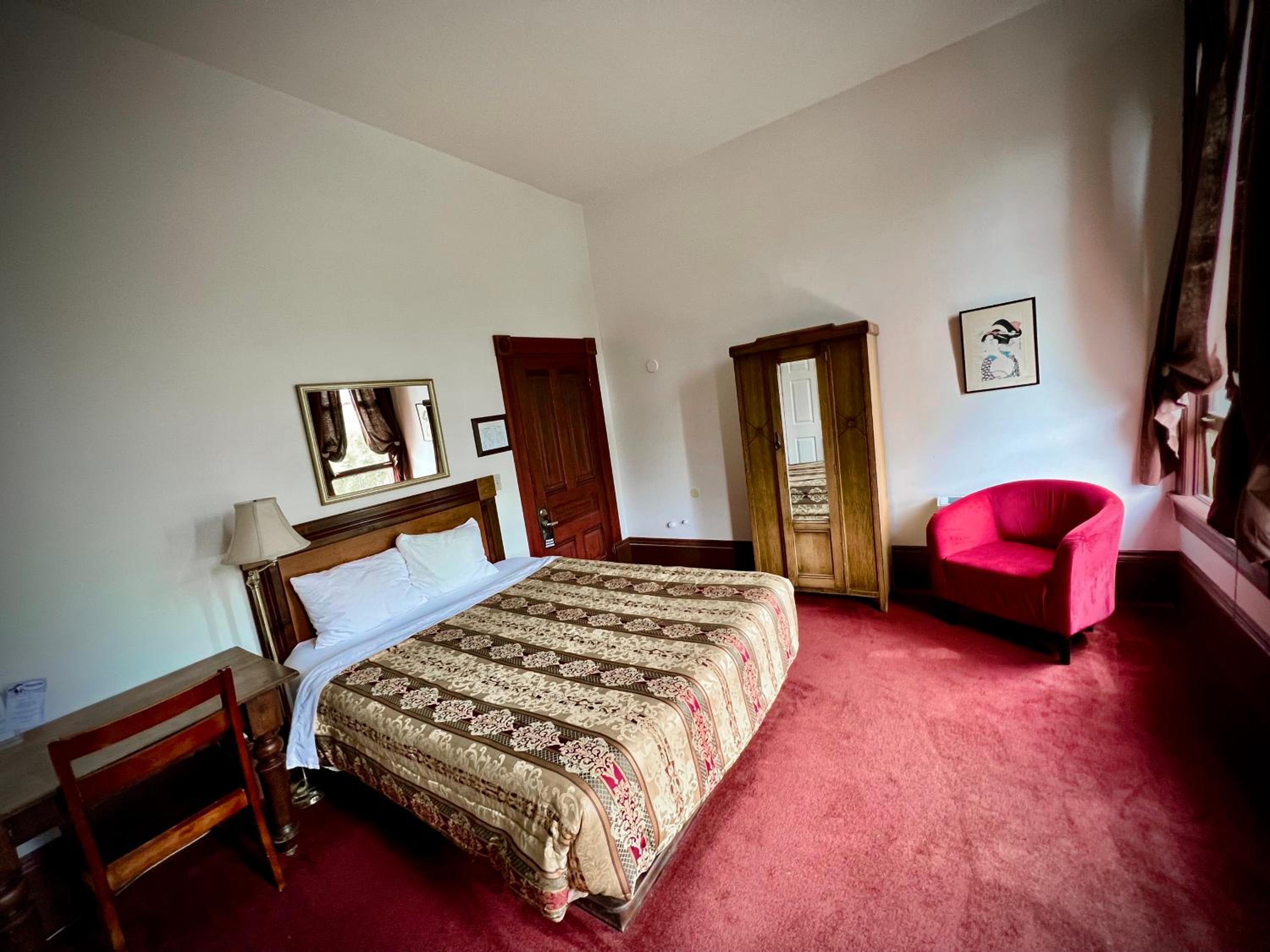 Standard Queen Room - No pets