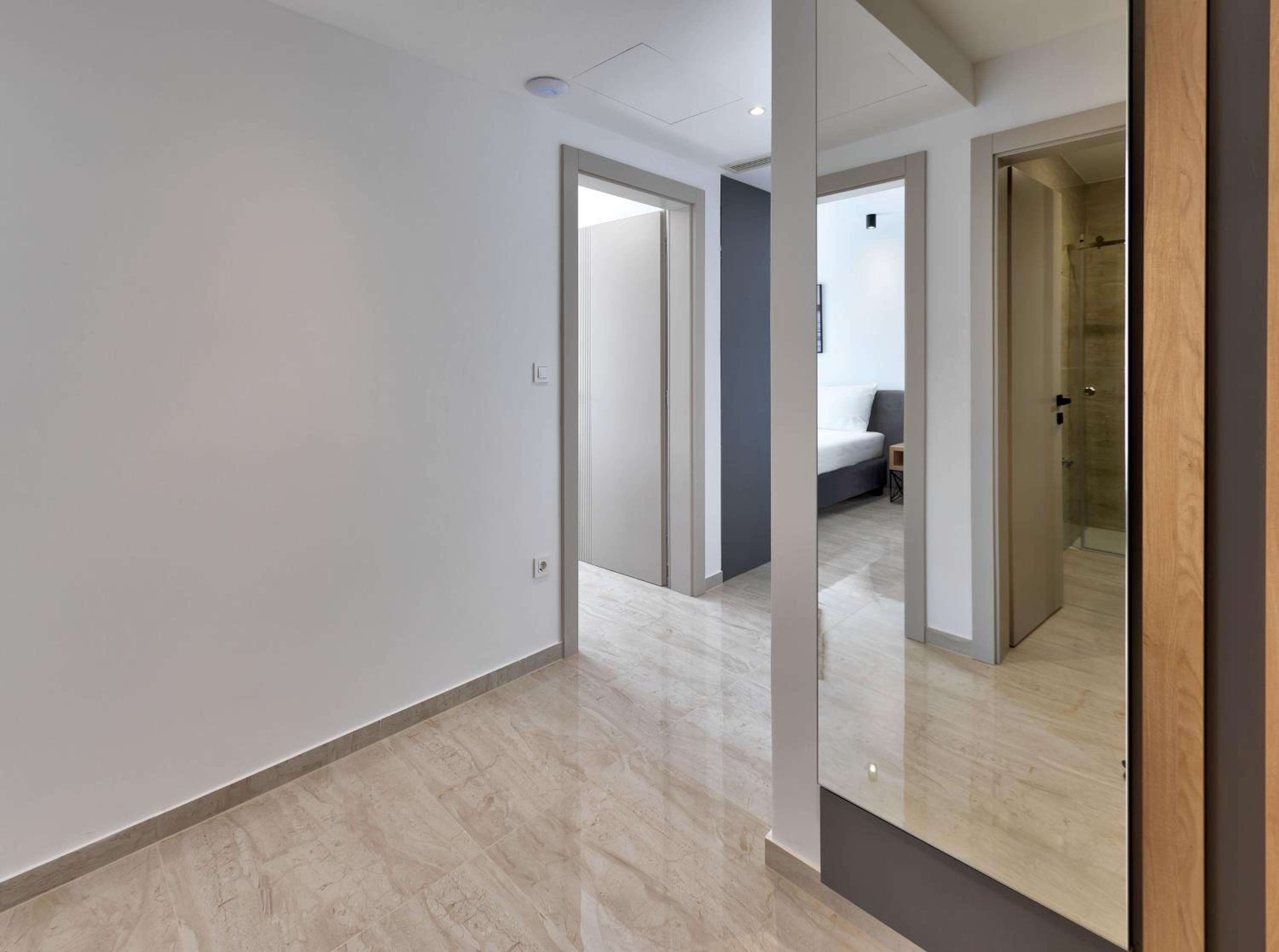 Apartment with Sea View - Photo 11