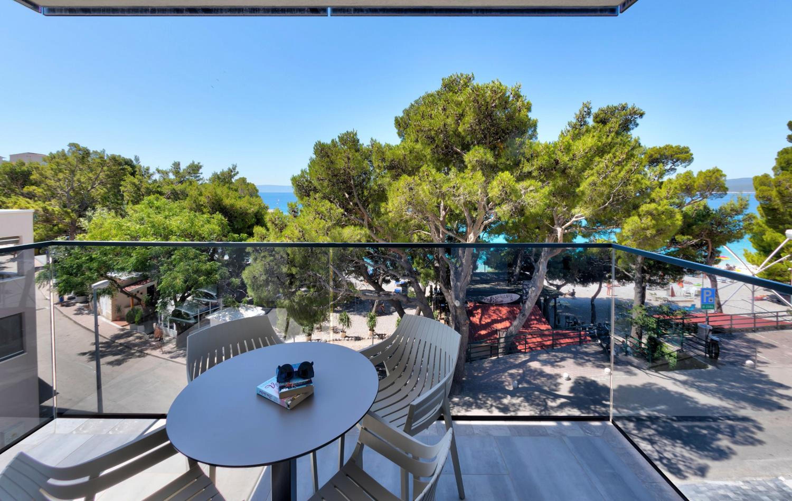 Apartment with Sea View - Photo 6