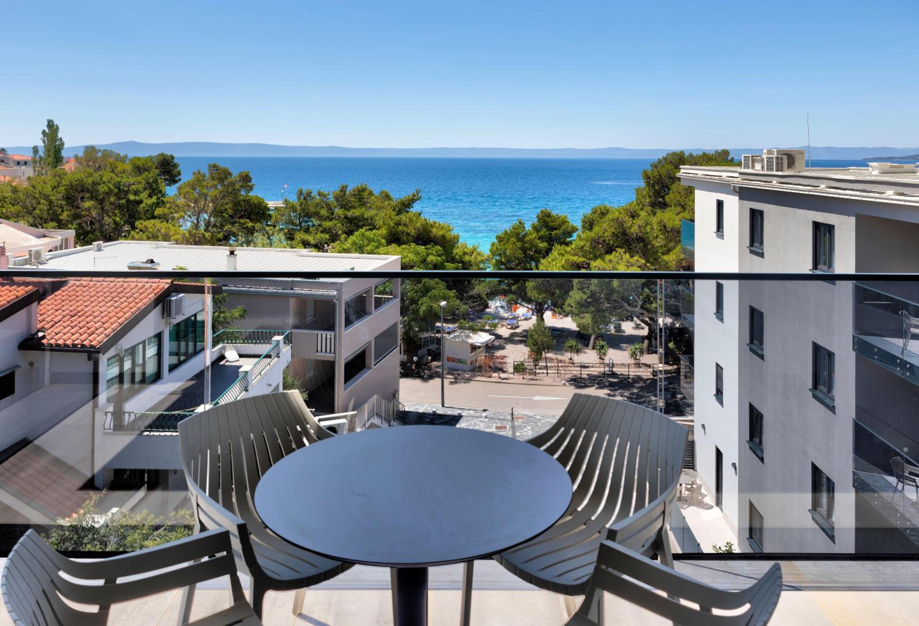 Apartment with Sea View - Photo 9