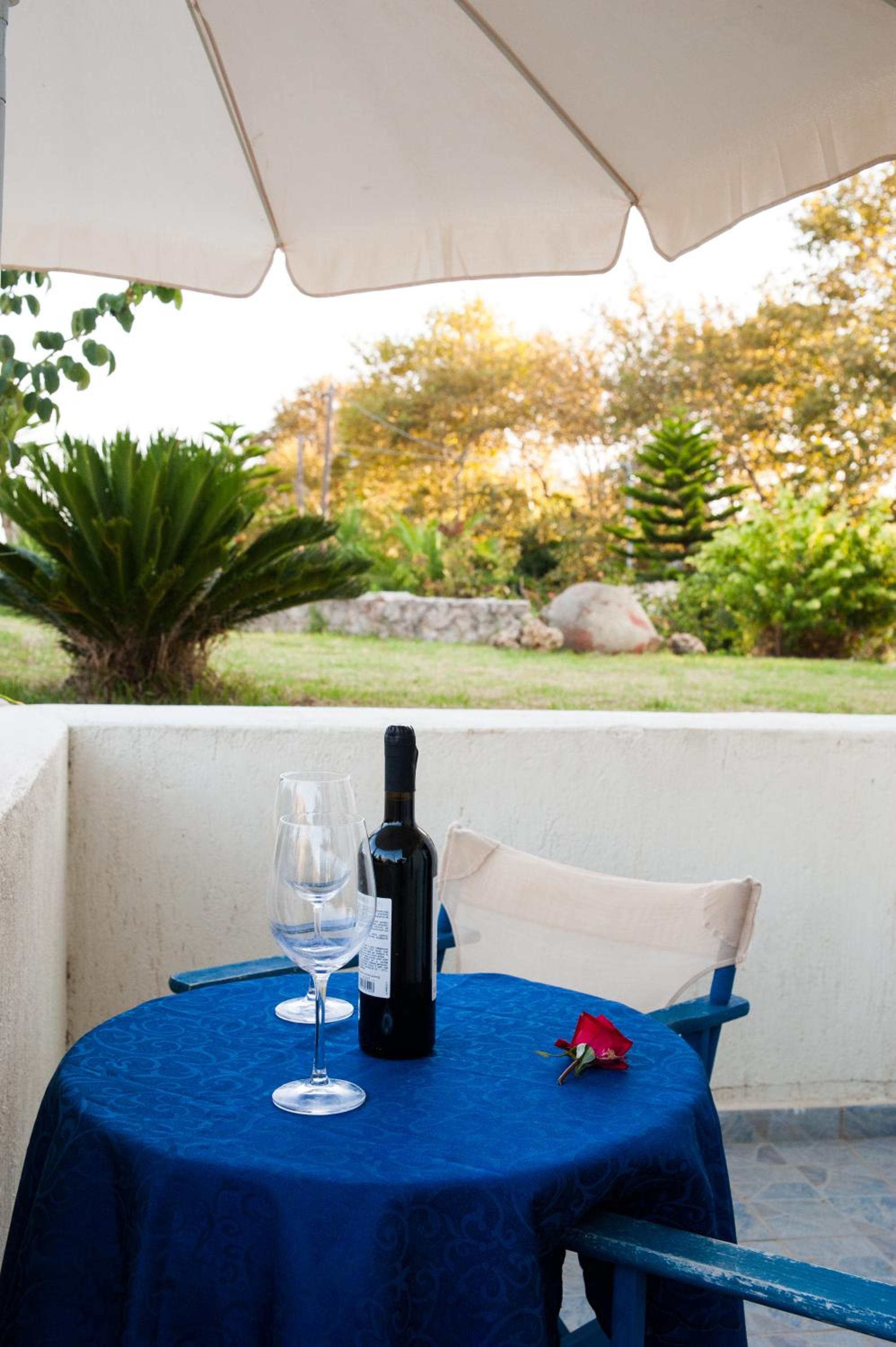 One-Bedroom Apartment with Garden View photo 2