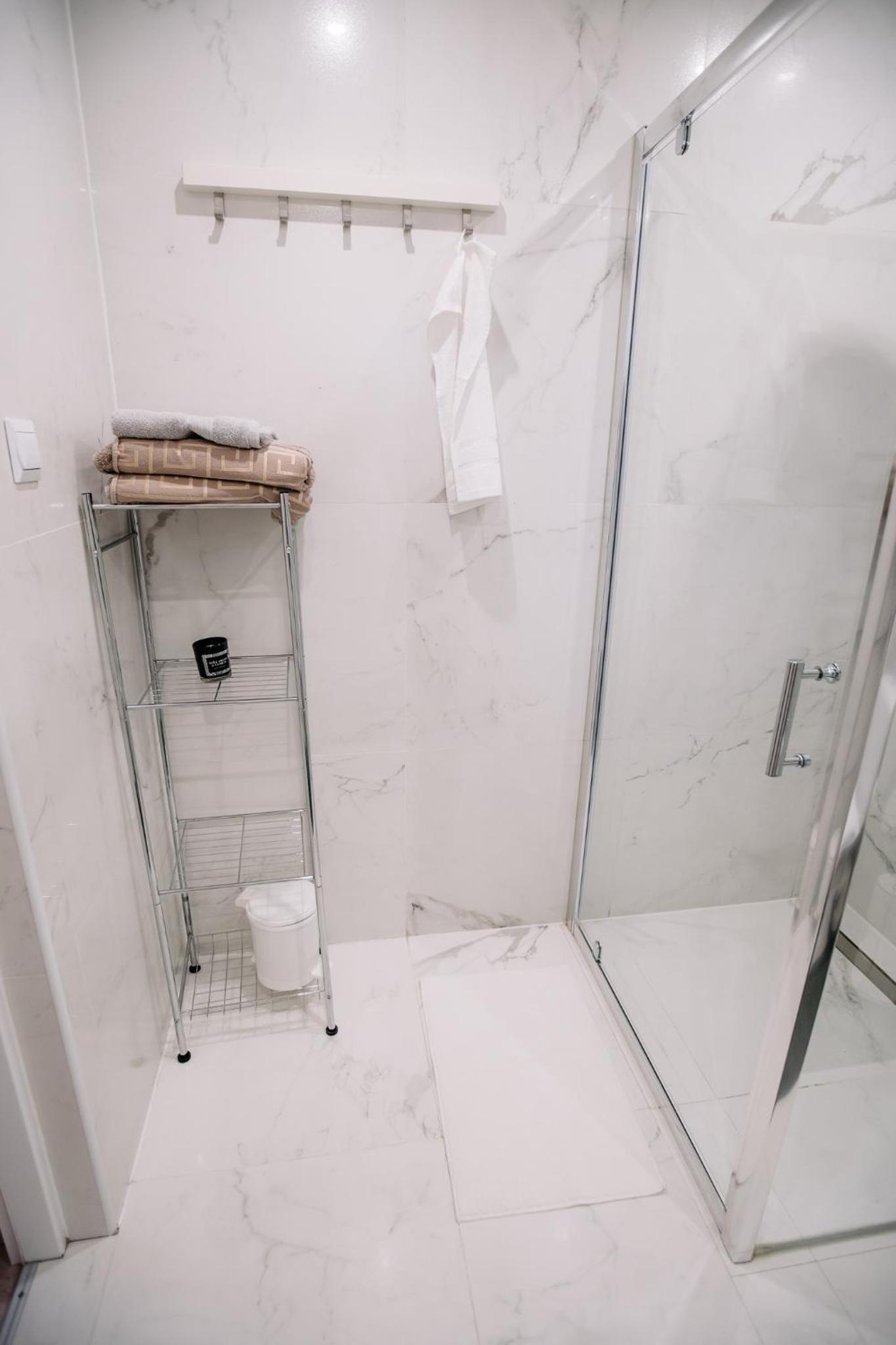 One-Bedroom House - Photo 15