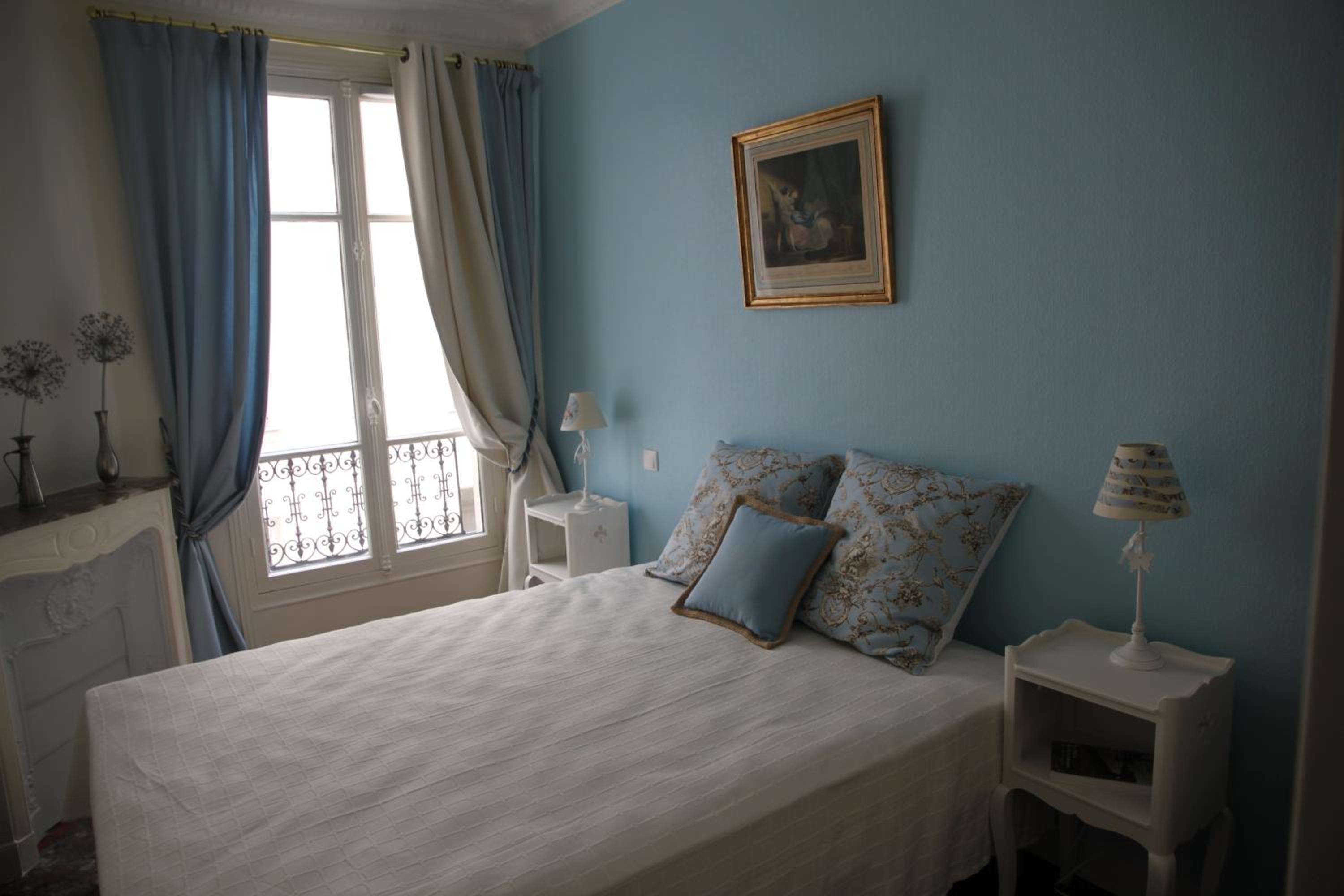 Apartment with Balcony photo 3