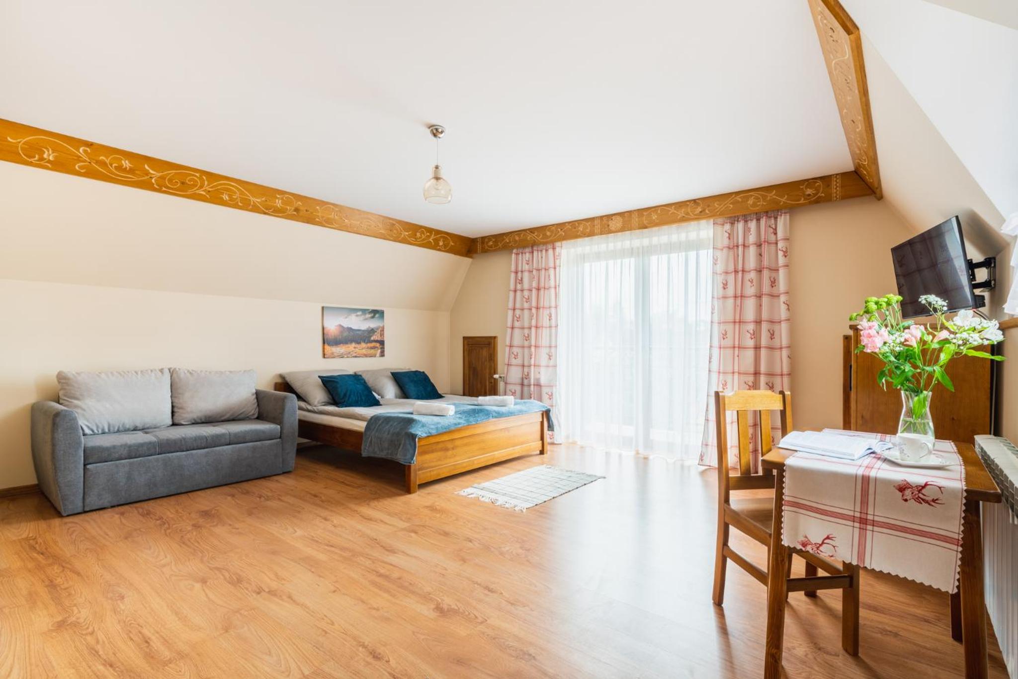 One-Bedroom Apartment - Photo 2