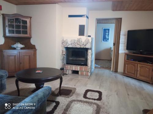 One-Bedroom House - Photo 8