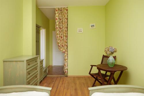 Family Studio photo 2